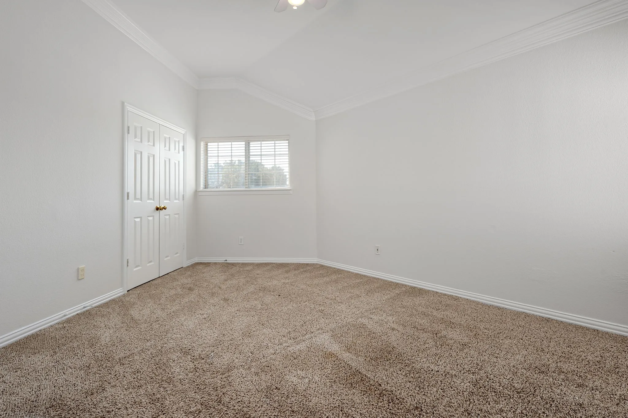 Single Family Residence For Sale in Dallas County , 321 Andre Drive, Irving, Texas 75063, 3 Bedroom, 3 Bathroom, 2 Garage spaces, 2,354 Sqft, built in 1994, mls#21388025, Real Estate Agent in Irving, Homes For Sale in Dallas county, Homes For Sale in Irving, Realtor in Irving Texas, Real Estate Brokerage Independent Realty Texas, Luminita Cordes Realtor