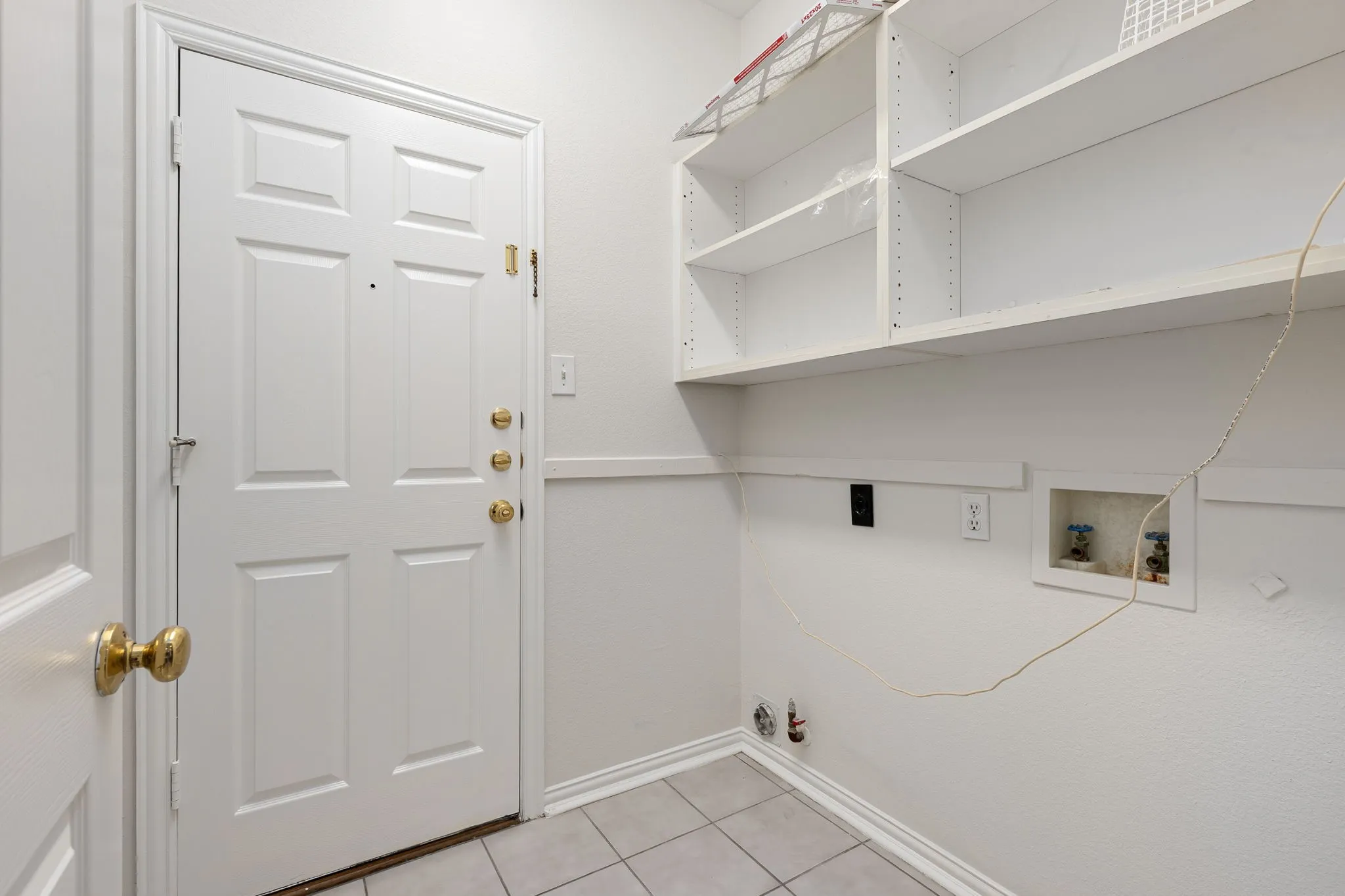 Single Family Residence For Sale in Dallas County , 321 Andre Drive, Irving, Texas 75063, 3 Bedroom, 3 Bathroom, 2 Garage spaces, 2,354 Sqft, built in 1994, mls#21388025, Real Estate Agent in Irving, Homes For Sale in Dallas county, Homes For Sale in Irving, Realtor in Irving Texas, Real Estate Brokerage Independent Realty Texas, Luminita Cordes Realtor