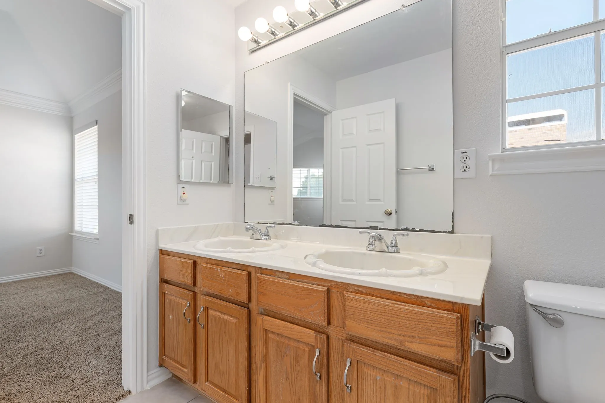 Single Family Residence For Sale in Dallas County , 321 Andre Drive, Irving, Texas 75063, 3 Bedroom, 3 Bathroom, 2 Garage spaces, 2,354 Sqft, built in 1994, mls#21388025, Real Estate Agent in Irving, Homes For Sale in Dallas county, Homes For Sale in Irving, Realtor in Irving Texas, Real Estate Brokerage Independent Realty Texas, Luminita Cordes Realtor