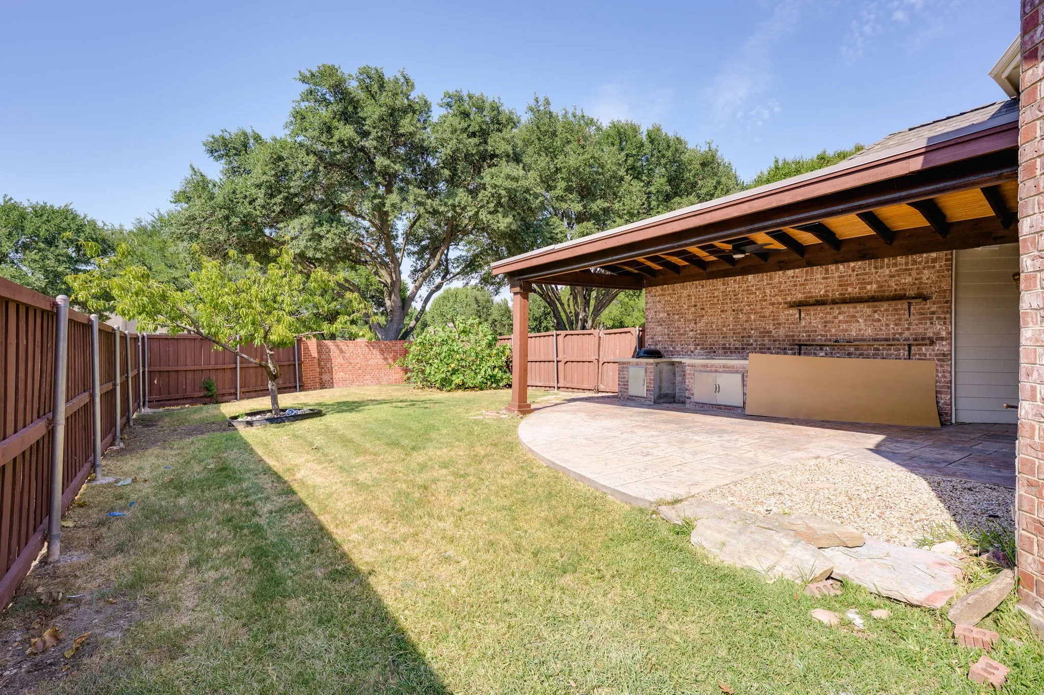 Single Family Residence For Sale in Dallas County , 321 Andre Drive, Irving, Texas 75063, 3 Bedroom, 3 Bathroom, 2 Garage spaces, 2,354 Sqft, built in 1994, mls#21388025, Real Estate Agent in Irving, Homes For Sale in Dallas county, Homes For Sale in Irving, Realtor in Irving Texas, Real Estate Brokerage Independent Realty Texas, Luminita Cordes Realtor
