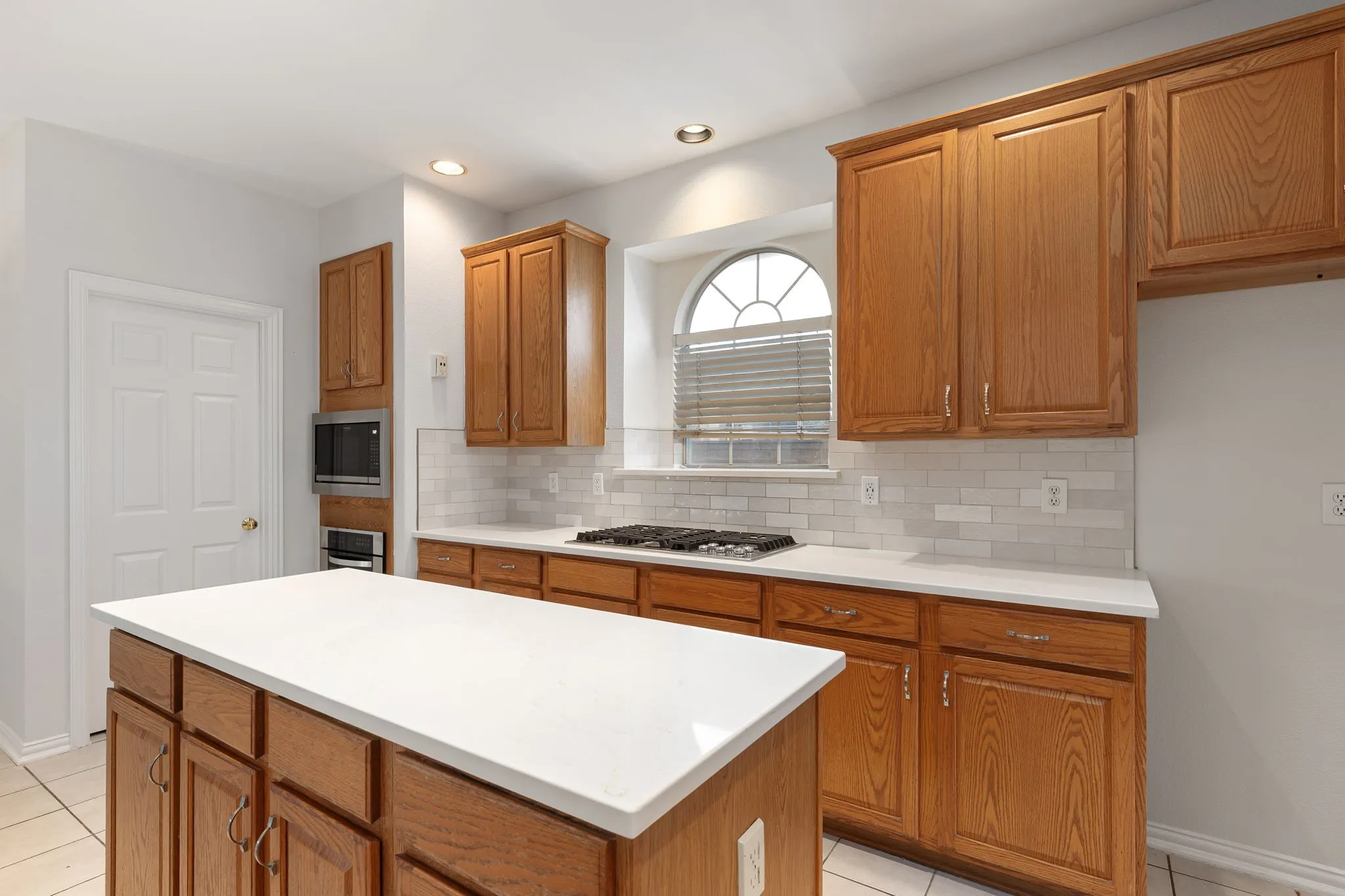 Single Family Residence For Sale in Dallas County , 321 Andre Drive, Irving, Texas 75063, 3 Bedroom, 3 Bathroom, 2 Garage spaces, 2,354 Sqft, built in 1994, mls#21388025, Real Estate Agent in Irving, Homes For Sale in Dallas county, Homes For Sale in Irving, Realtor in Irving Texas, Real Estate Brokerage Independent Realty Texas, Luminita Cordes Realtor