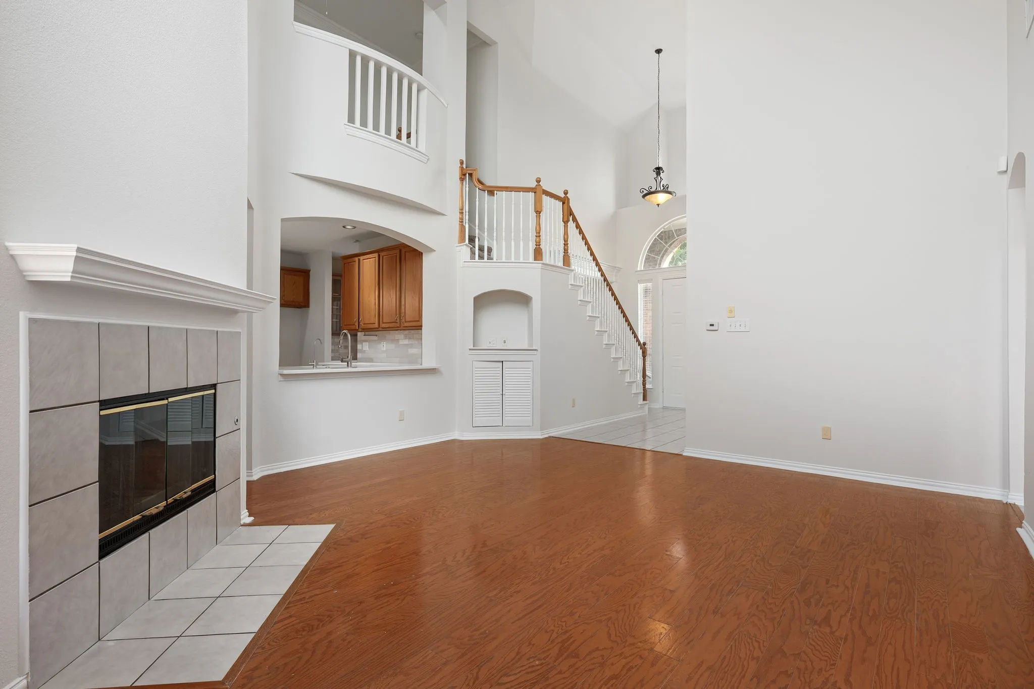 Single Family Residence For Sale in Dallas County , 321 Andre Drive, Irving, Texas 75063, 3 Bedroom, 3 Bathroom, 2 Garage spaces, 2,354 Sqft, built in 1994, mls#21388025, Real Estate Agent in Irving, Homes For Sale in Dallas county, Homes For Sale in Irving, Realtor in Irving Texas, Real Estate Brokerage Independent Realty Texas, Luminita Cordes Realtor
