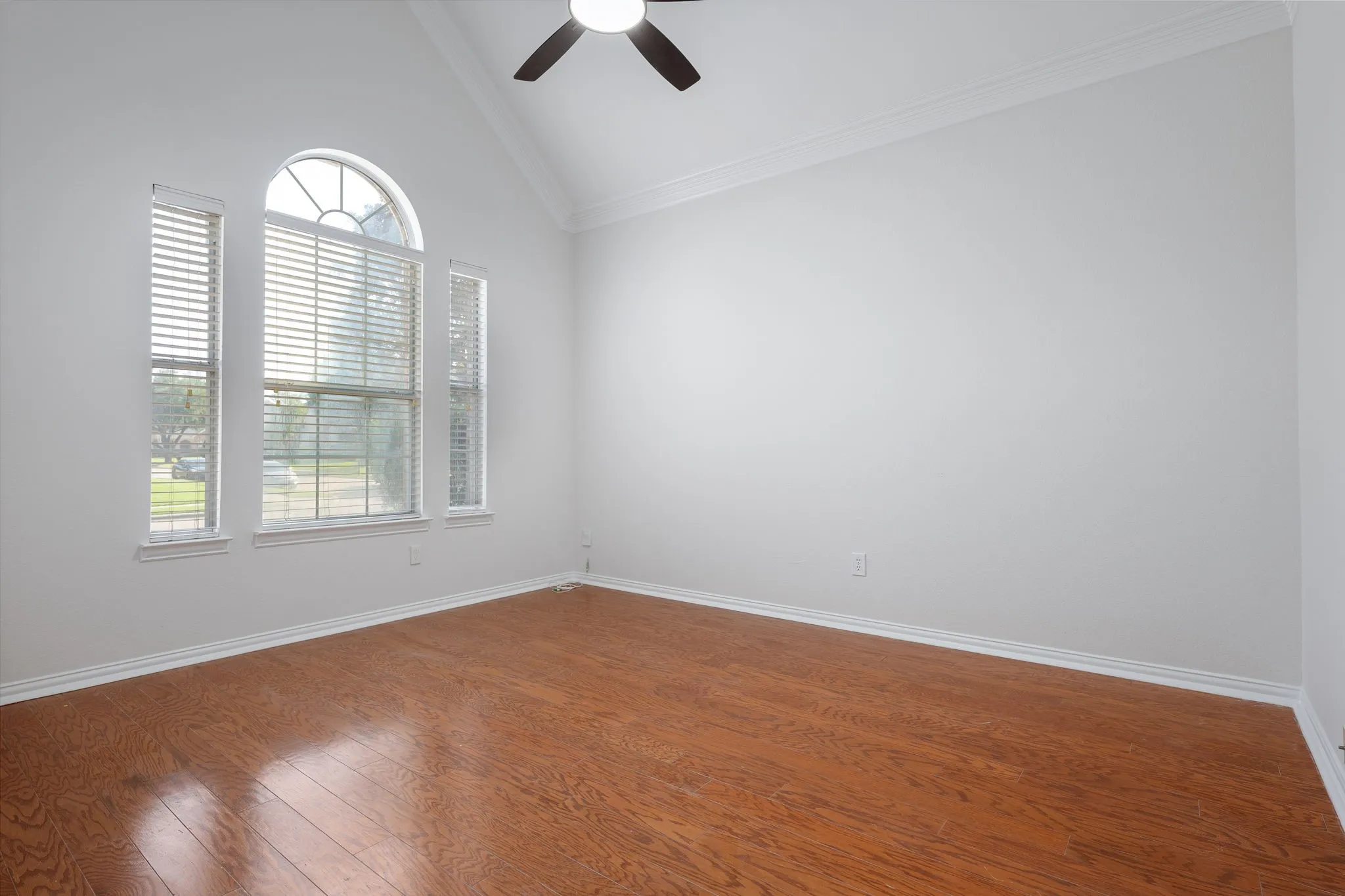 Single Family Residence For Sale in Dallas County , 321 Andre Drive, Irving, Texas 75063, 3 Bedroom, 3 Bathroom, 2 Garage spaces, 2,354 Sqft, built in 1994, mls#21388025, Real Estate Agent in Irving, Homes For Sale in Dallas county, Homes For Sale in Irving, Realtor in Irving Texas, Real Estate Brokerage Independent Realty Texas, Luminita Cordes Realtor