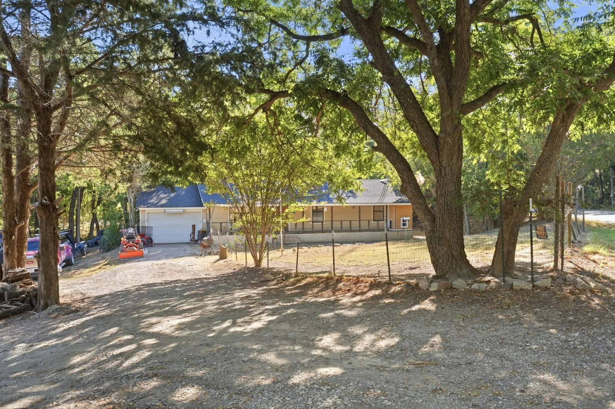 Single Family Residence For Sale in Grayson County , 58 Wolf Front Road, Van Alstyne, Texas 75495, 3 Bedroom, 1 Bathroom, 1 Garage spaces, 1,056 Sqft, built in 1983, mls#21389771, Real Estate Agent in Van Alstyne, Homes For Sale in Grayson county, Homes For Sale in Van Alstyne, Realtor in Van Alstyne Texas, Real Estate Brokerage Independent Realty Texas, Luminita Cordes Realtor