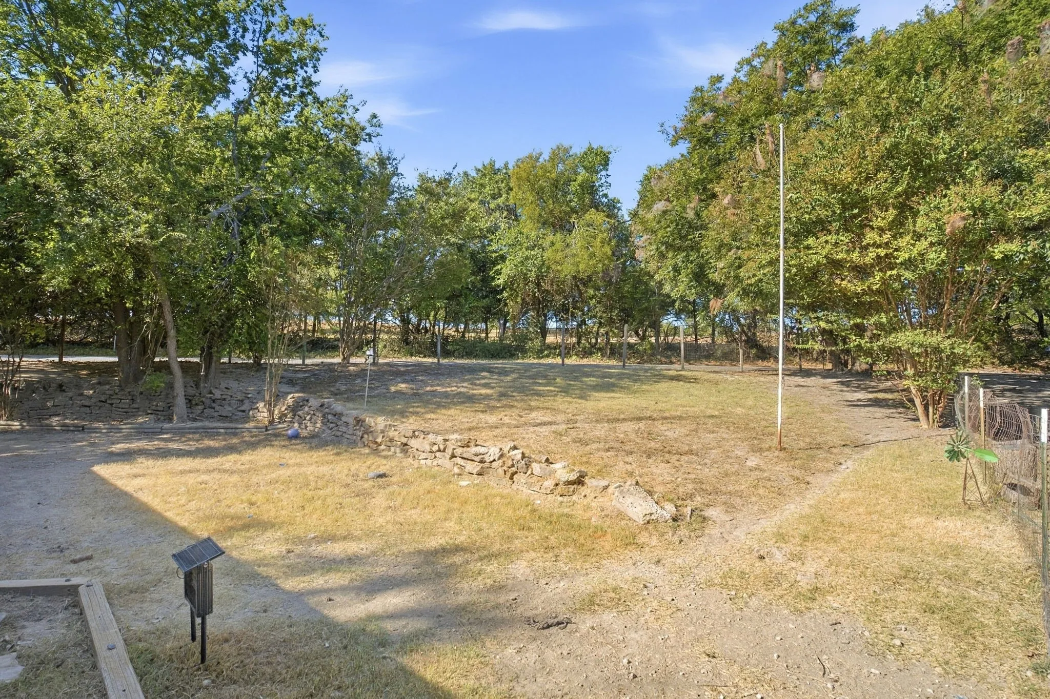 Single Family Residence For Sale in Grayson County , 58 Wolf Front Road, Van Alstyne, Texas 75495, 3 Bedroom, 1 Bathroom, 1 Garage spaces, 1,056 Sqft, built in 1983, mls#21389771, Real Estate Agent in Van Alstyne, Homes For Sale in Grayson county, Homes For Sale in Van Alstyne, Realtor in Van Alstyne Texas, Real Estate Brokerage Independent Realty Texas, Luminita Cordes Realtor