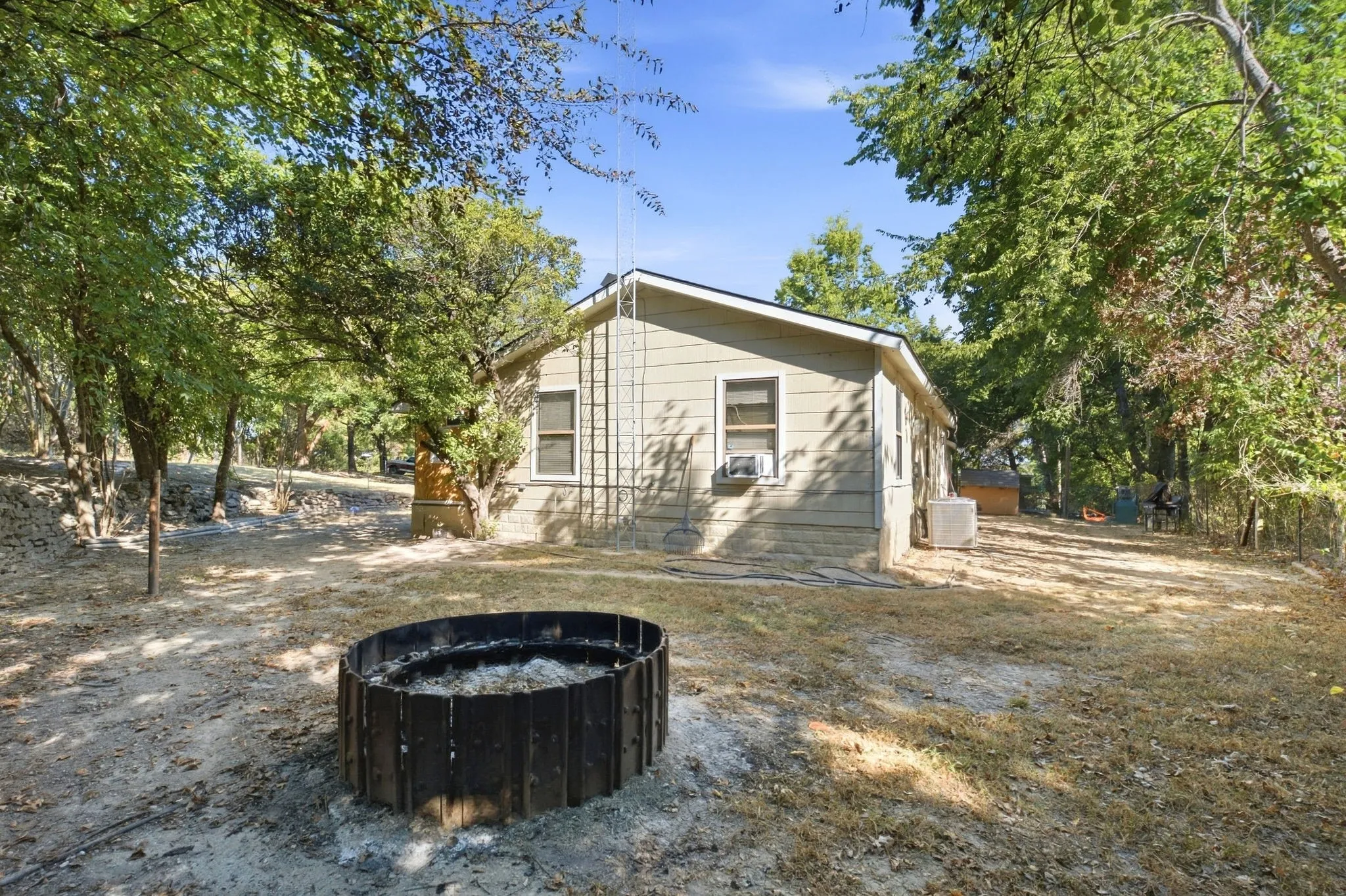 Single Family Residence For Sale in Grayson County , 58 Wolf Front Road, Van Alstyne, Texas 75495, 3 Bedroom, 1 Bathroom, 1 Garage spaces, 1,056 Sqft, built in 1983, mls#21389771, Real Estate Agent in Van Alstyne, Homes For Sale in Grayson county, Homes For Sale in Van Alstyne, Realtor in Van Alstyne Texas, Real Estate Brokerage Independent Realty Texas, Luminita Cordes Realtor