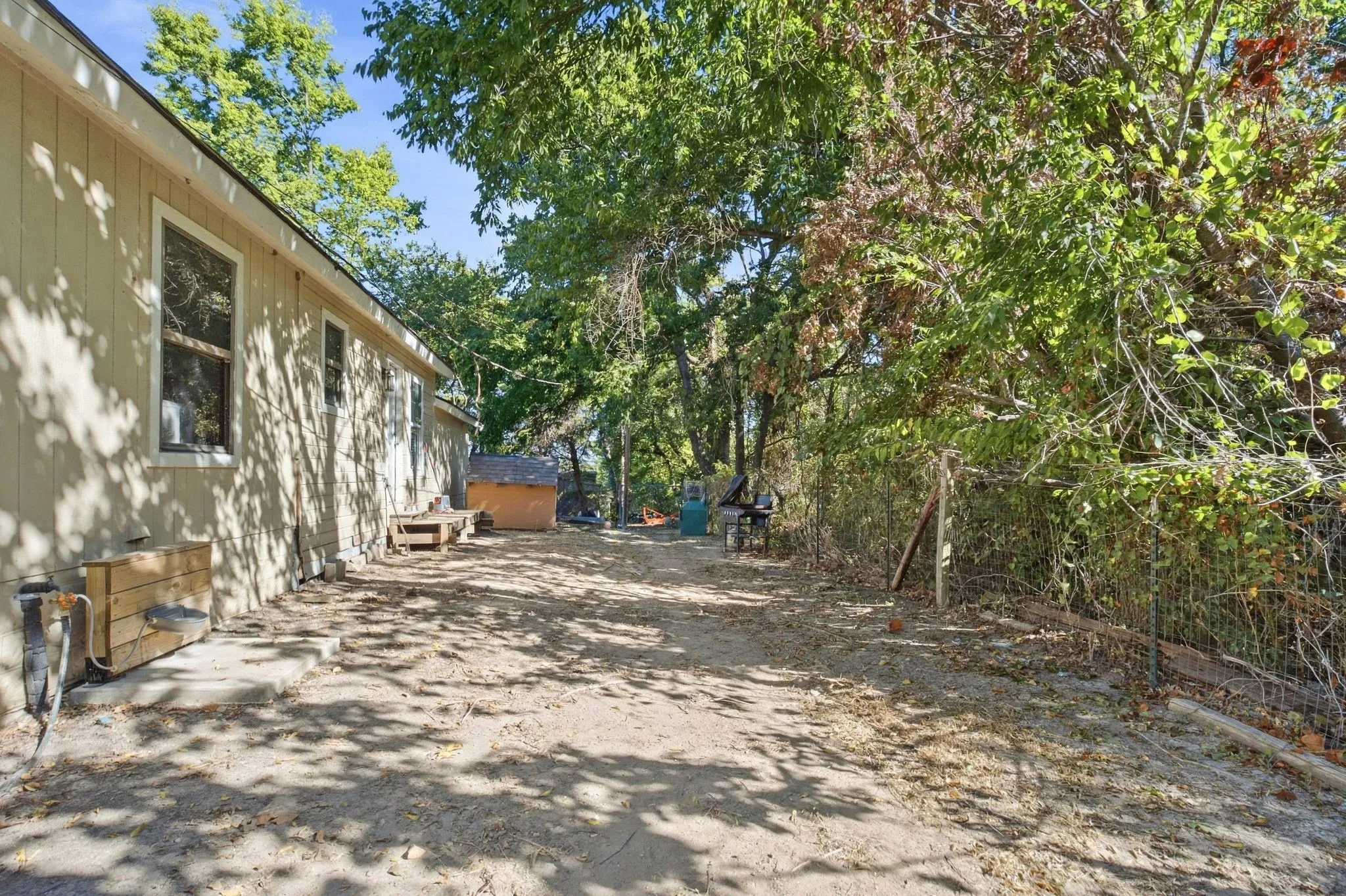 Single Family Residence For Sale in Grayson County , 58 Wolf Front Road, Van Alstyne, Texas 75495, 3 Bedroom, 1 Bathroom, 1 Garage spaces, 1,056 Sqft, built in 1983, mls#21389771, Real Estate Agent in Van Alstyne, Homes For Sale in Grayson county, Homes For Sale in Van Alstyne, Realtor in Van Alstyne Texas, Real Estate Brokerage Independent Realty Texas, Luminita Cordes Realtor