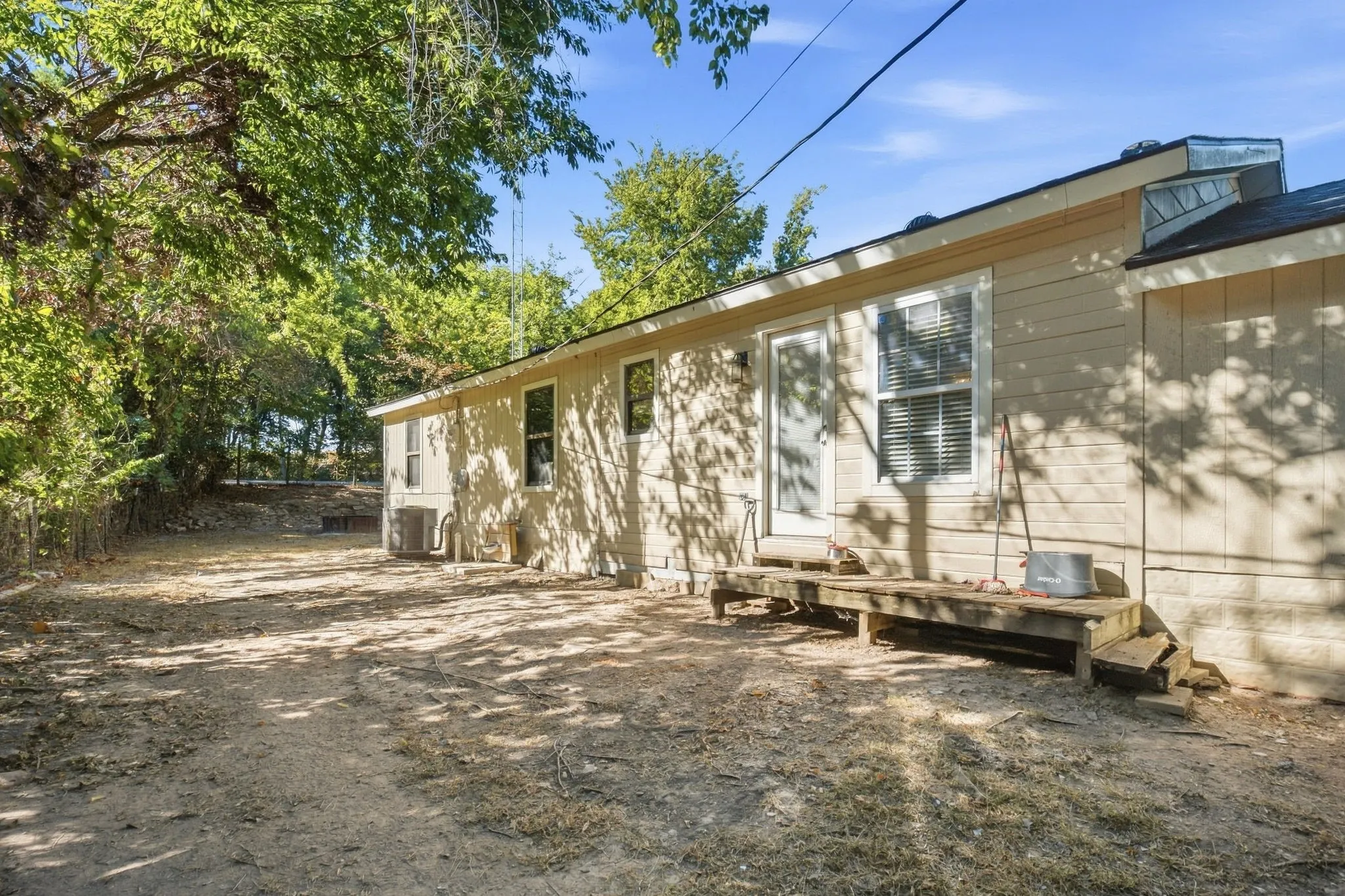 Single Family Residence For Sale in Grayson County , 58 Wolf Front Road, Van Alstyne, Texas 75495, 3 Bedroom, 1 Bathroom, 1 Garage spaces, 1,056 Sqft, built in 1983, mls#21389771, Real Estate Agent in Van Alstyne, Homes For Sale in Grayson county, Homes For Sale in Van Alstyne, Realtor in Van Alstyne Texas, Real Estate Brokerage Independent Realty Texas, Luminita Cordes Realtor