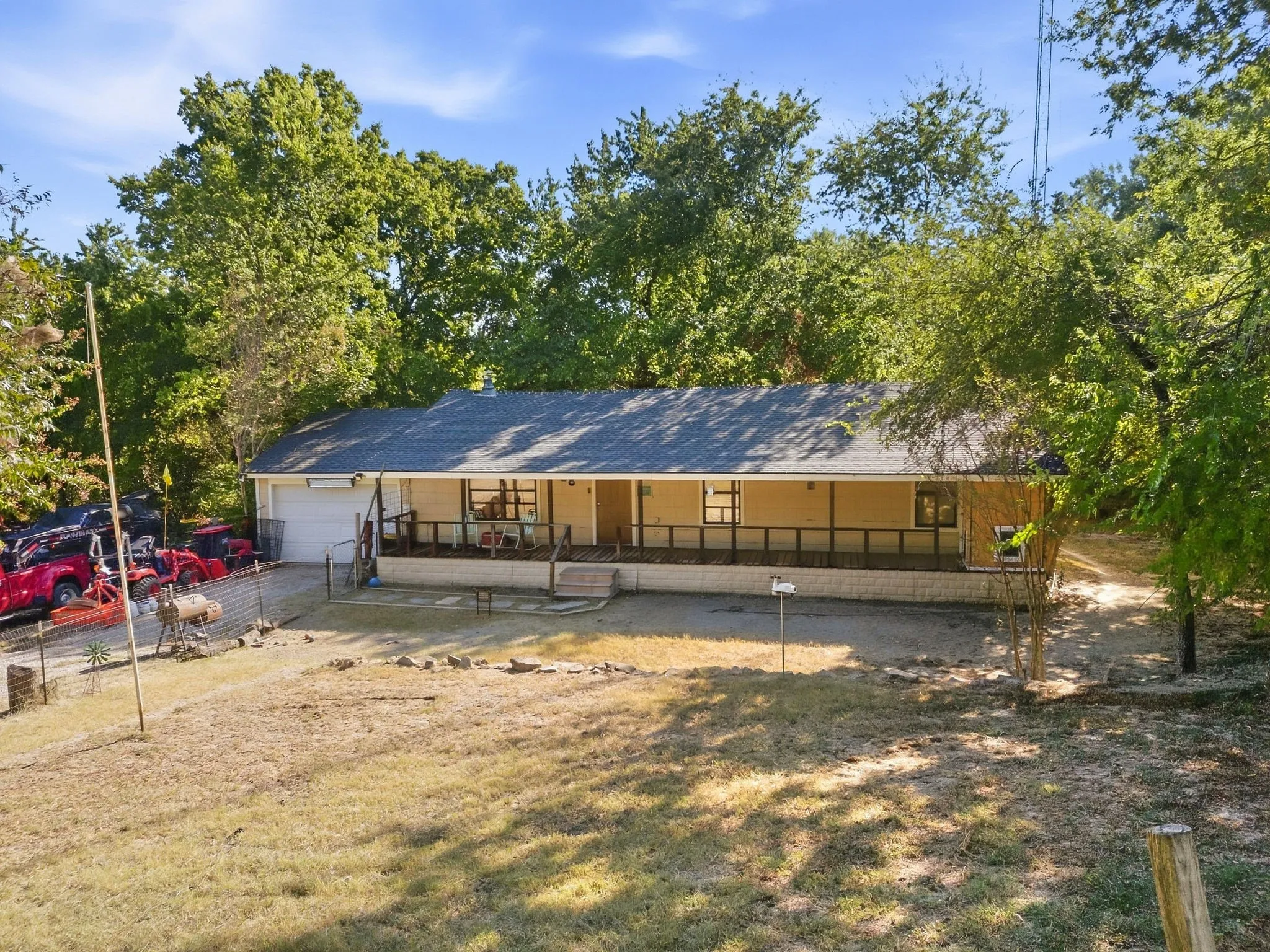 Single Family Residence For Sale in Grayson County , 58 Wolf Front Road, Van Alstyne, Texas 75495, 3 Bedroom, 1 Bathroom, 1 Garage spaces, 1,056 Sqft, built in 1983, mls#21389771, Real Estate Agent in Van Alstyne, Homes For Sale in Grayson county, Homes For Sale in Van Alstyne, Realtor in Van Alstyne Texas, Real Estate Brokerage Independent Realty Texas, Luminita Cordes Realtor