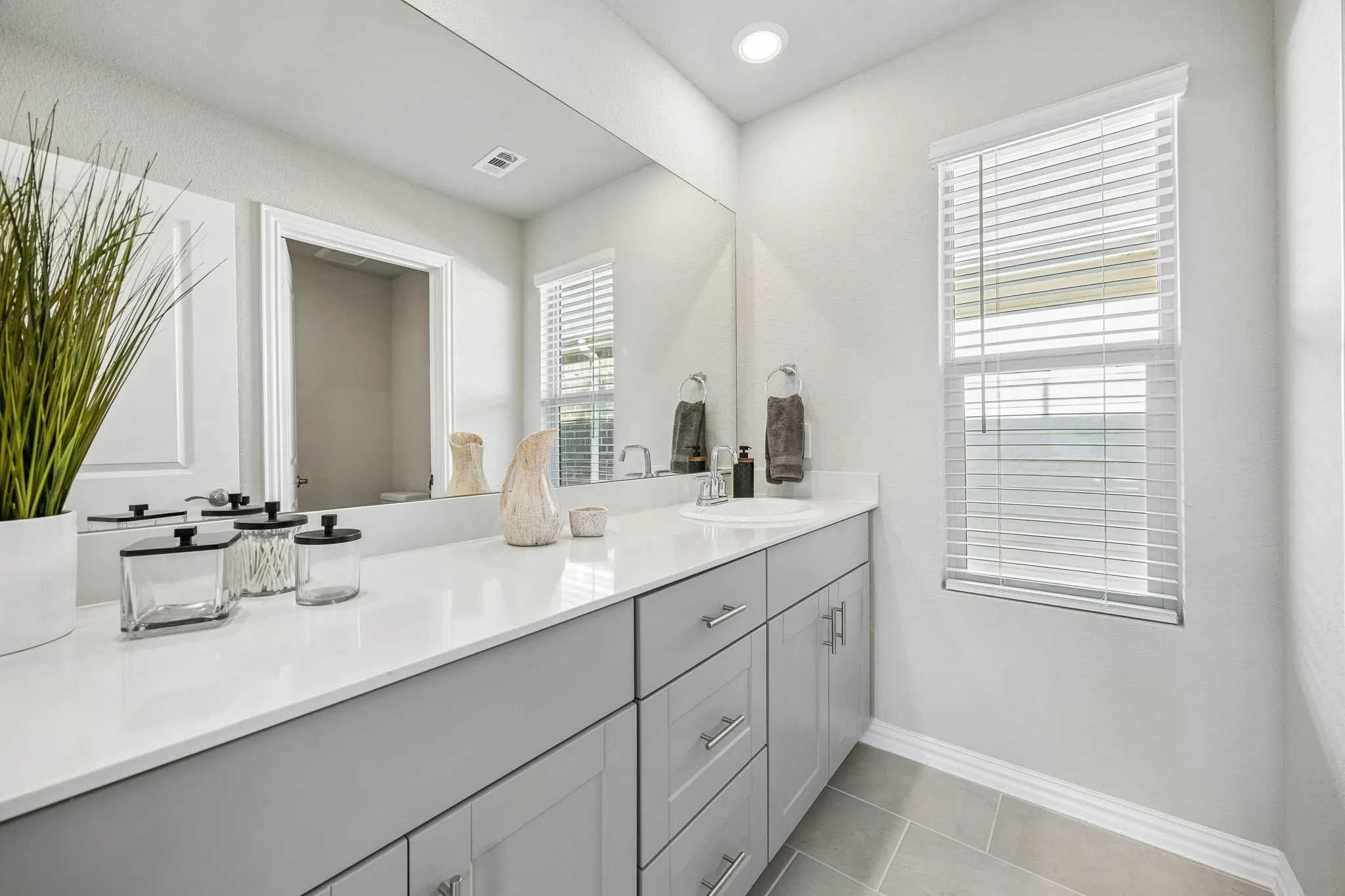 Single Family Residence For Sale in Denton County , 2673 Kings Canyon Mews, Corinth, Texas 76210, 4 Bedroom, 3 Bathroom, 2 Garage spaces, 2,476 Sqft, built in 2023, mls#21390013, Real Estate Agent in Corinth, Homes For Sale in Denton county, Homes For Sale in Corinth, Realtor in Corinth Texas, Real Estate Brokerage Independent Realty Texas, Luminita Cordes Realtor