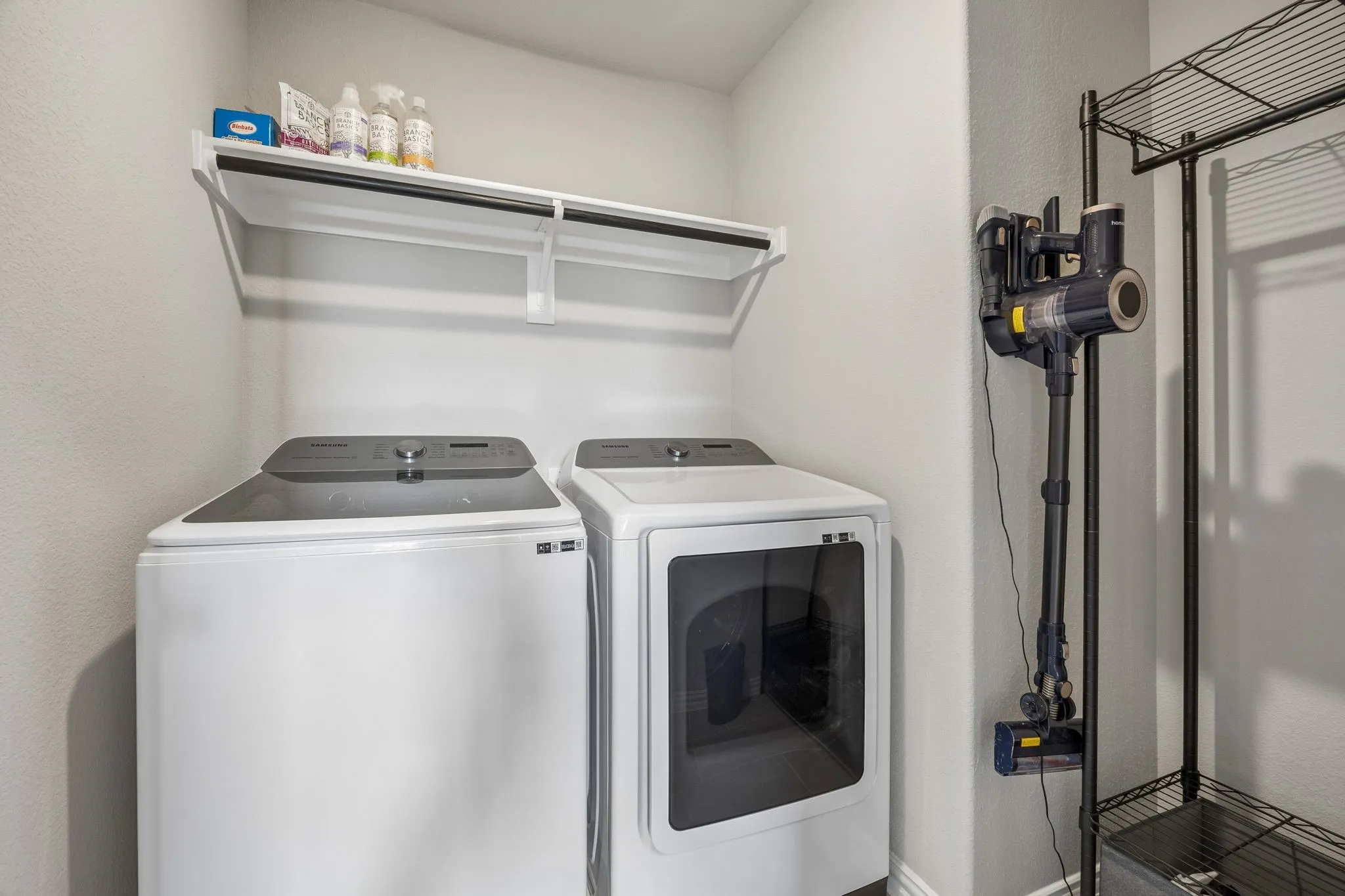 Single Family Residence For Sale in Denton County , 2673 Kings Canyon Mews, Corinth, Texas 76210, 4 Bedroom, 3 Bathroom, 2 Garage spaces, 2,476 Sqft, built in 2023, mls#21390013, Real Estate Agent in Corinth, Homes For Sale in Denton county, Homes For Sale in Corinth, Realtor in Corinth Texas, Real Estate Brokerage Independent Realty Texas, Luminita Cordes Realtor