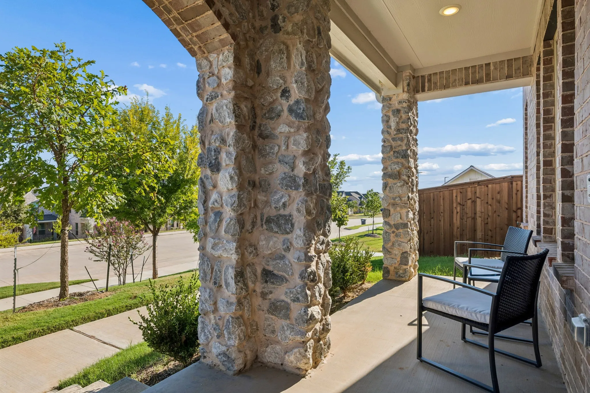 Single Family Residence For Sale in Denton County , 2673 Kings Canyon Mews, Corinth, Texas 76210, 4 Bedroom, 3 Bathroom, 2 Garage spaces, 2,476 Sqft, built in 2023, mls#21390013, Real Estate Agent in Corinth, Homes For Sale in Denton county, Homes For Sale in Corinth, Realtor in Corinth Texas, Real Estate Brokerage Independent Realty Texas, Luminita Cordes Realtor