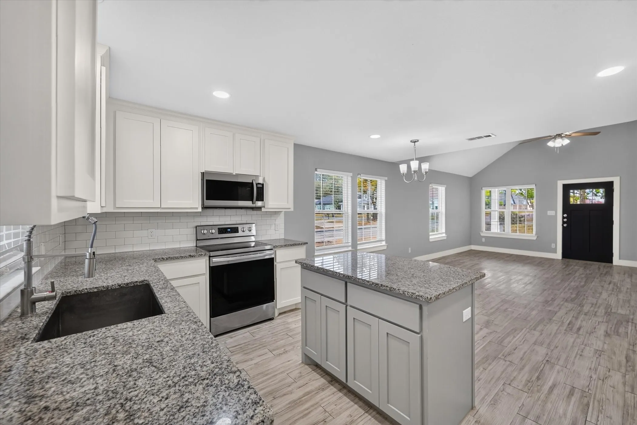Single Family Residence For Rent in Grayson County , 430 W Morgan Street, Denison, Texas 75020, 3 Bedroom, 2 Bathroom, 2 Garage spaces, 1,407 Sqft, built in 2020, mls#21389830, Real Estate Agent in Denison, Homes For Rent in Grayson county, Homes For Rent in Denison, Realtor in Denison Texas, Real Estate Brokerage Independent Realty Texas, Luminita Cordes Realtor