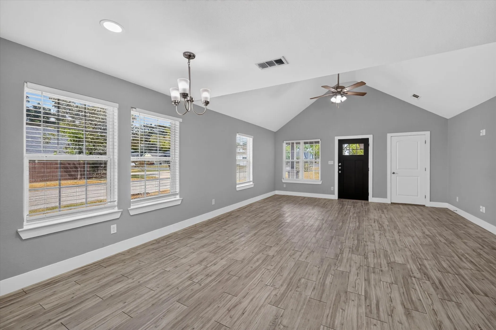 Single Family Residence For Rent in Grayson County , 430 W Morgan Street, Denison, Texas 75020, 3 Bedroom, 2 Bathroom, 2 Garage spaces, 1,407 Sqft, built in 2020, mls#21389830, Real Estate Agent in Denison, Homes For Rent in Grayson county, Homes For Rent in Denison, Realtor in Denison Texas, Real Estate Brokerage Independent Realty Texas, Luminita Cordes Realtor