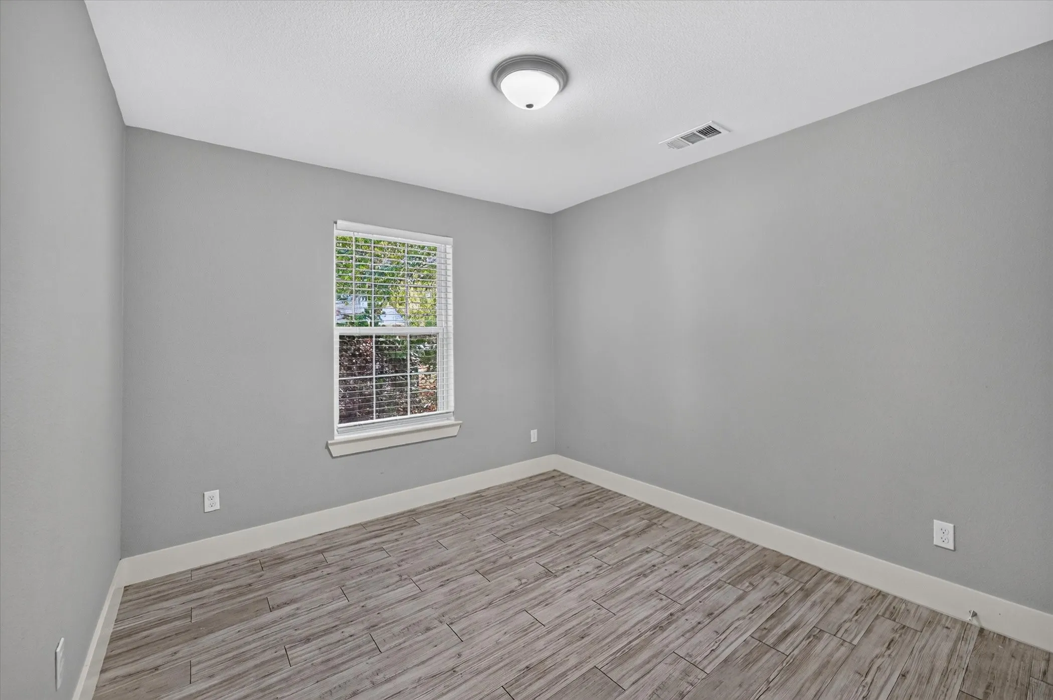 Single Family Residence For Rent in Grayson County , 430 W Morgan Street, Denison, Texas 75020, 3 Bedroom, 2 Bathroom, 2 Garage spaces, 1,407 Sqft, built in 2020, mls#21389830, Real Estate Agent in Denison, Homes For Rent in Grayson county, Homes For Rent in Denison, Realtor in Denison Texas, Real Estate Brokerage Independent Realty Texas, Luminita Cordes Realtor