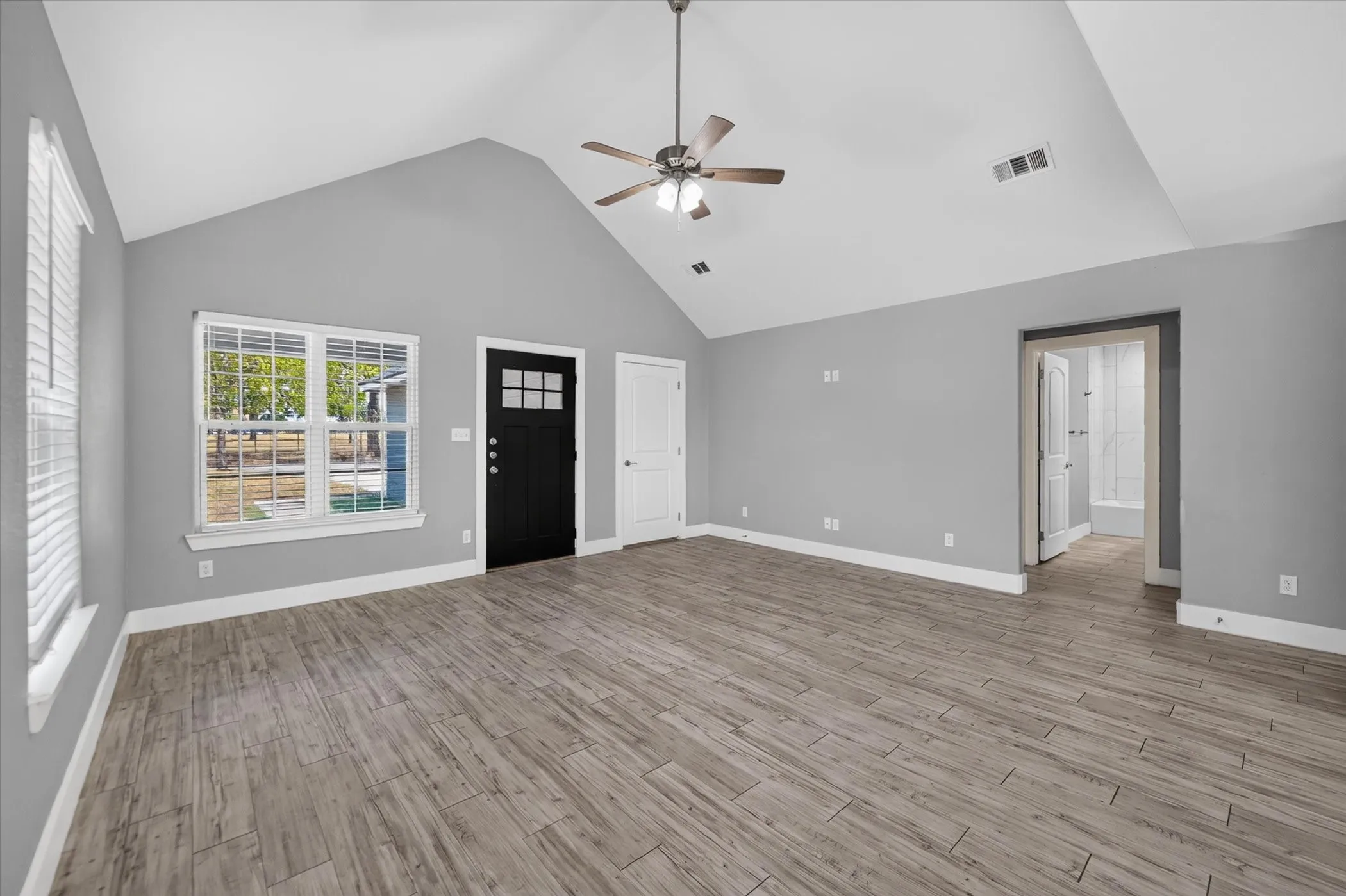 Single Family Residence For Rent in Grayson County , 430 W Morgan Street, Denison, Texas 75020, 3 Bedroom, 2 Bathroom, 2 Garage spaces, 1,407 Sqft, built in 2020, mls#21389830, Real Estate Agent in Denison, Homes For Rent in Grayson county, Homes For Rent in Denison, Realtor in Denison Texas, Real Estate Brokerage Independent Realty Texas, Luminita Cordes Realtor