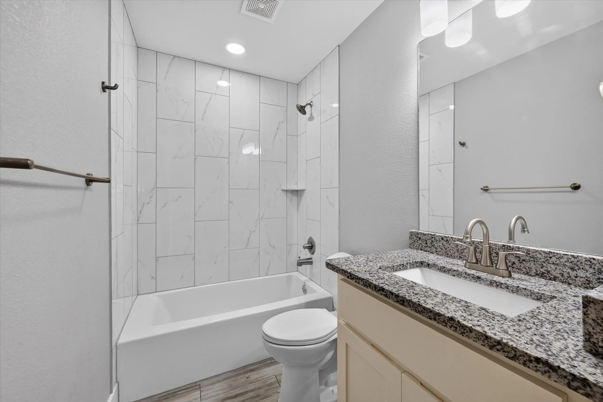 Single Family Residence For Rent in Grayson County , 430 W Morgan Street, Denison, Texas 75020, 3 Bedroom, 2 Bathroom, 2 Garage spaces, 1,407 Sqft, built in 2020, mls#21389830, Real Estate Agent in Denison, Homes For Rent in Grayson county, Homes For Rent in Denison, Realtor in Denison Texas, Real Estate Brokerage Independent Realty Texas, Luminita Cordes Realtor
