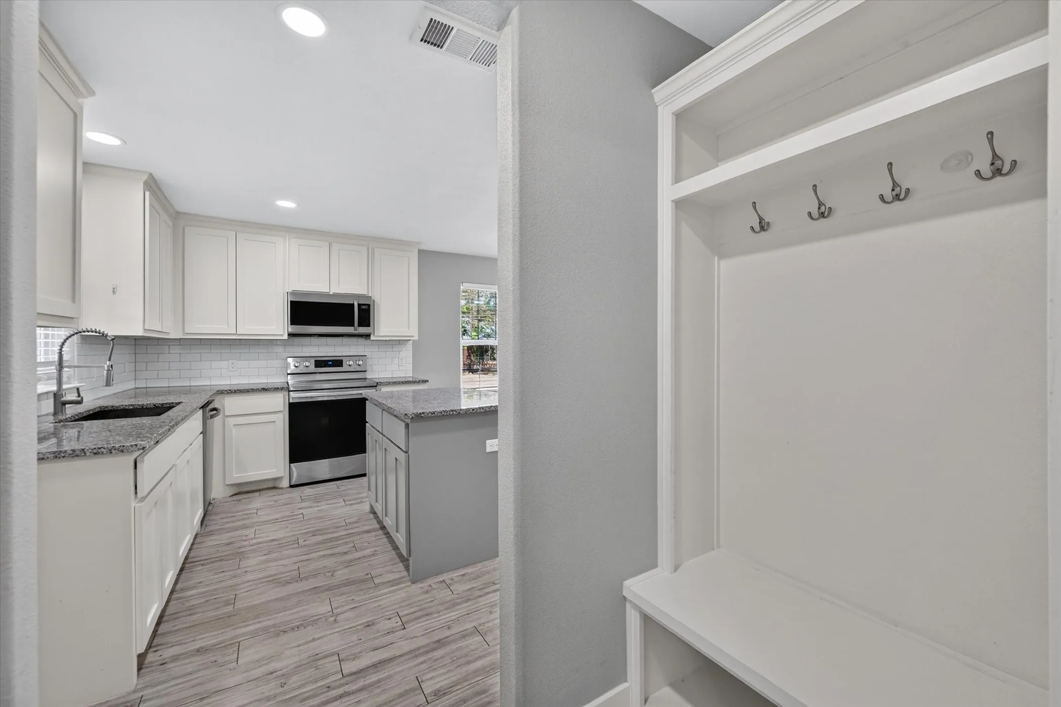 Single Family Residence For Rent in Grayson County , 430 W Morgan Street, Denison, Texas 75020, 3 Bedroom, 2 Bathroom, 2 Garage spaces, 1,407 Sqft, built in 2020, mls#21389830, Real Estate Agent in Denison, Homes For Rent in Grayson county, Homes For Rent in Denison, Realtor in Denison Texas, Real Estate Brokerage Independent Realty Texas, Luminita Cordes Realtor