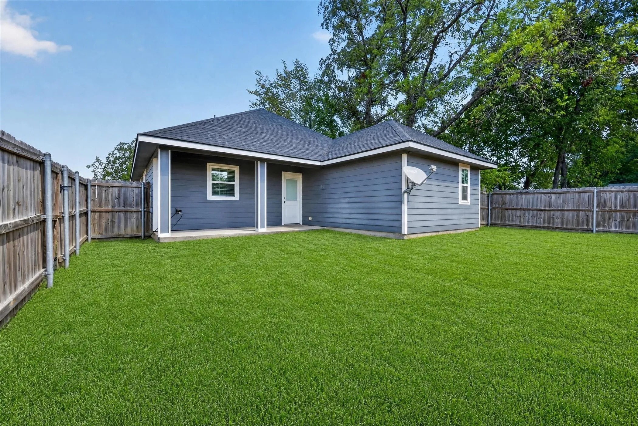 Single Family Residence For Rent in Grayson County , 430 W Morgan Street, Denison, Texas 75020, 3 Bedroom, 2 Bathroom, 2 Garage spaces, 1,407 Sqft, built in 2020, mls#21389830, Real Estate Agent in Denison, Homes For Rent in Grayson county, Homes For Rent in Denison, Realtor in Denison Texas, Real Estate Brokerage Independent Realty Texas, Luminita Cordes Realtor
