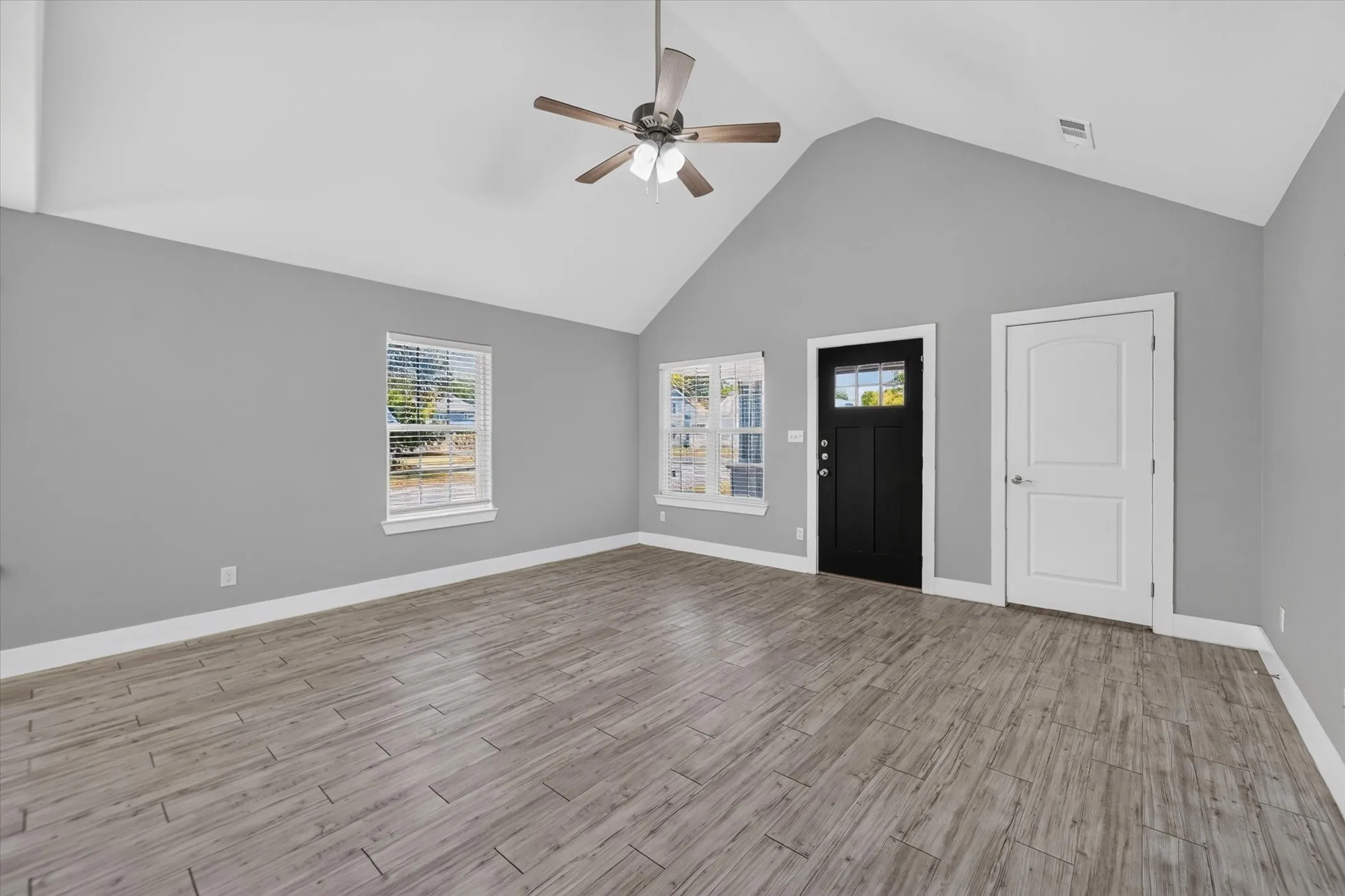 Single Family Residence For Rent in Grayson County , 430 W Morgan Street, Denison, Texas 75020, 3 Bedroom, 2 Bathroom, 2 Garage spaces, 1,407 Sqft, built in 2020, mls#21389830, Real Estate Agent in Denison, Homes For Rent in Grayson county, Homes For Rent in Denison, Realtor in Denison Texas, Real Estate Brokerage Independent Realty Texas, Luminita Cordes Realtor
