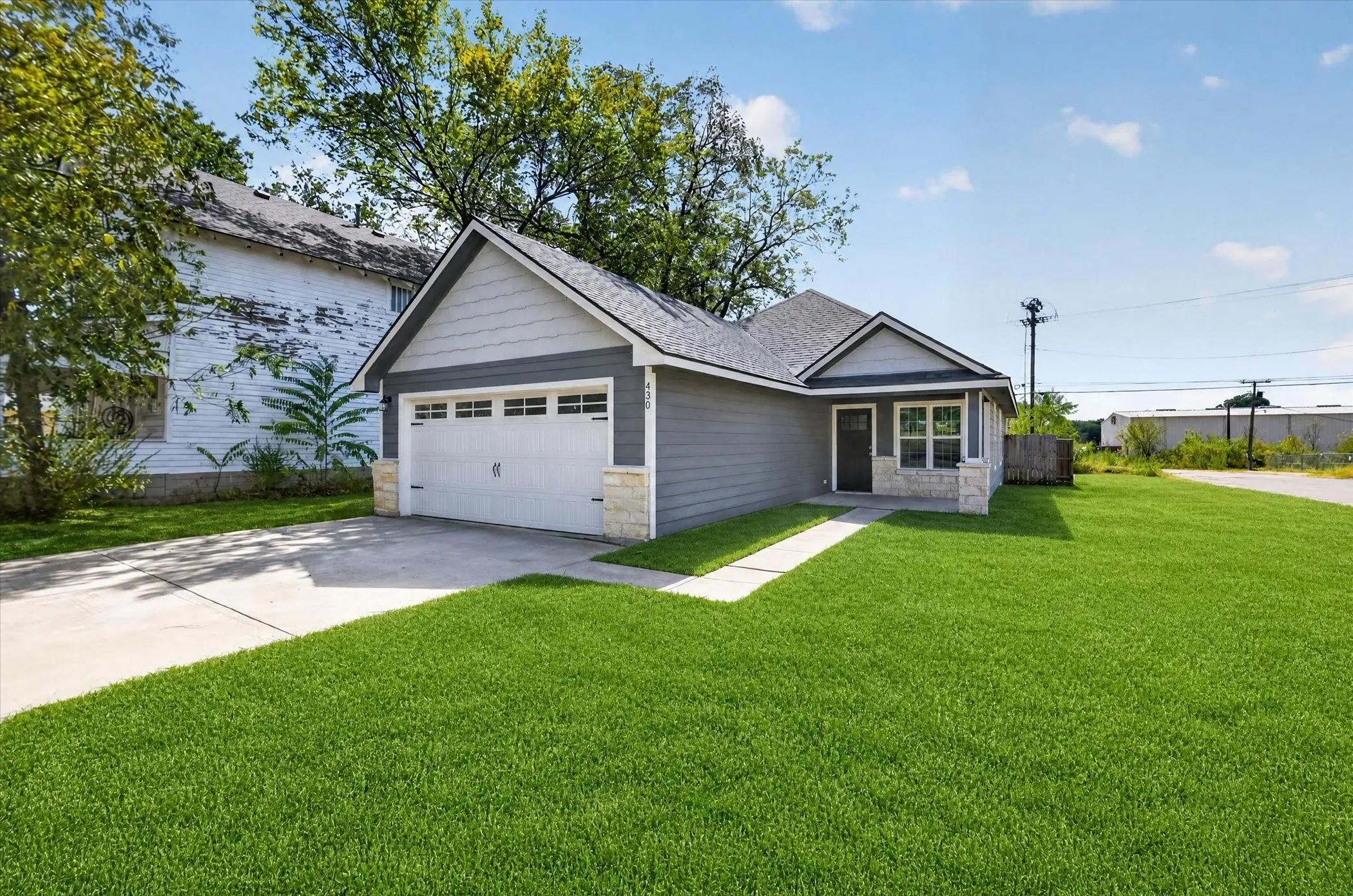 Single Family Residence For Rent in Grayson County , 430 W Morgan Street, Denison, Texas 75020, 3 Bedroom, 2 Bathroom, 2 Garage spaces, 1,407 Sqft, built in 2020, mls#21389830, Real Estate Agent in Denison, Homes For Rent in Grayson county, Homes For Rent in Denison, Realtor in Denison Texas, Real Estate Brokerage Independent Realty Texas, Luminita Cordes Realtor