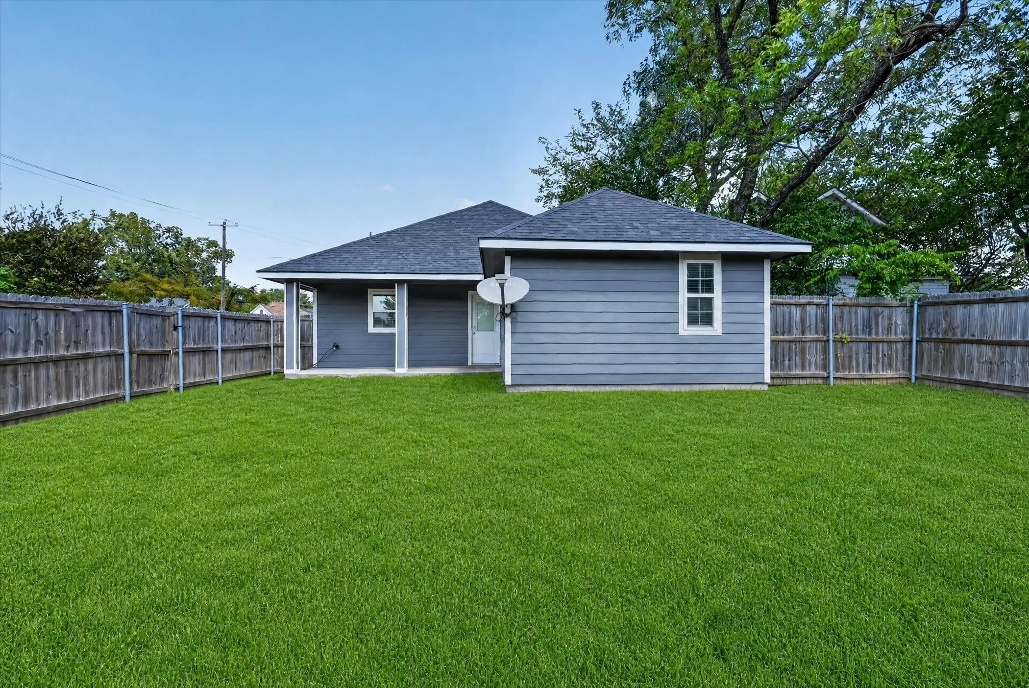 Single Family Residence For Rent in Grayson County , 430 W Morgan Street, Denison, Texas 75020, 3 Bedroom, 2 Bathroom, 2 Garage spaces, 1,407 Sqft, built in 2020, mls#21389830, Real Estate Agent in Denison, Homes For Rent in Grayson county, Homes For Rent in Denison, Realtor in Denison Texas, Real Estate Brokerage Independent Realty Texas, Luminita Cordes Realtor