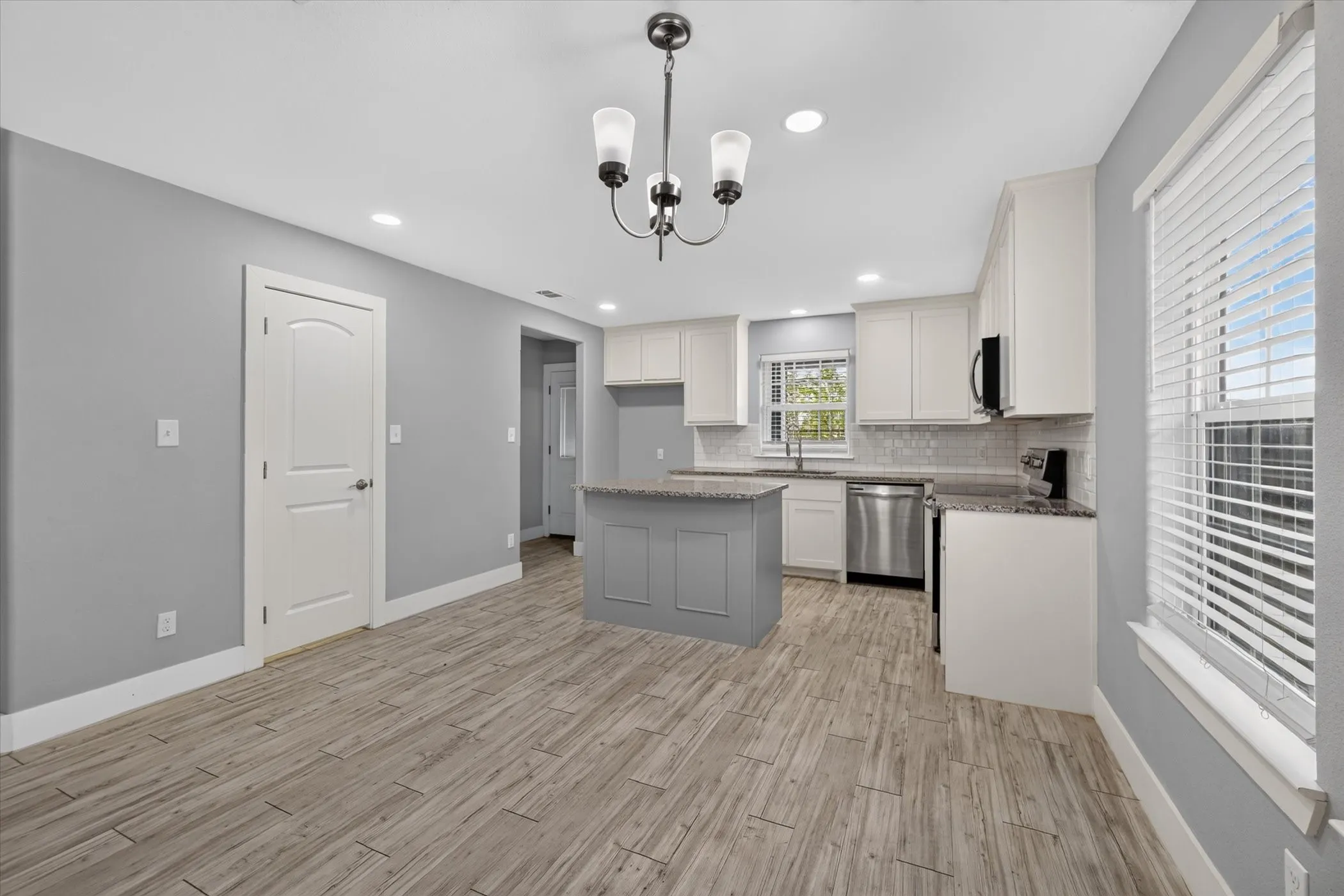 Single Family Residence For Rent in Grayson County , 430 W Morgan Street, Denison, Texas 75020, 3 Bedroom, 2 Bathroom, 2 Garage spaces, 1,407 Sqft, built in 2020, mls#21389830, Real Estate Agent in Denison, Homes For Rent in Grayson county, Homes For Rent in Denison, Realtor in Denison Texas, Real Estate Brokerage Independent Realty Texas, Luminita Cordes Realtor