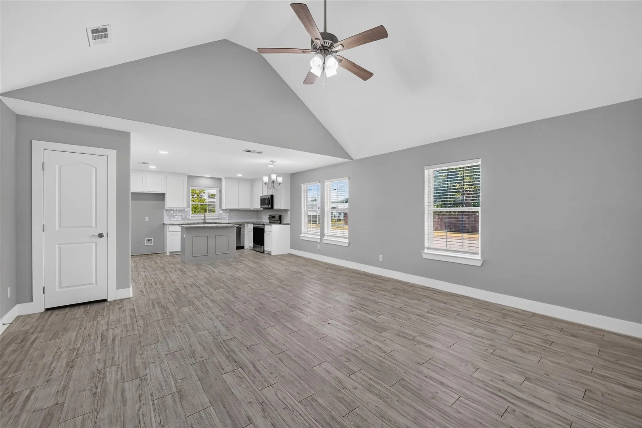 Single Family Residence For Rent in Grayson County , 430 W Morgan Street, Denison, Texas 75020, 3 Bedroom, 2 Bathroom, 2 Garage spaces, 1,407 Sqft, built in 2020, mls#21389830, Real Estate Agent in Denison, Homes For Rent in Grayson county, Homes For Rent in Denison, Realtor in Denison Texas, Real Estate Brokerage Independent Realty Texas, Luminita Cordes Realtor