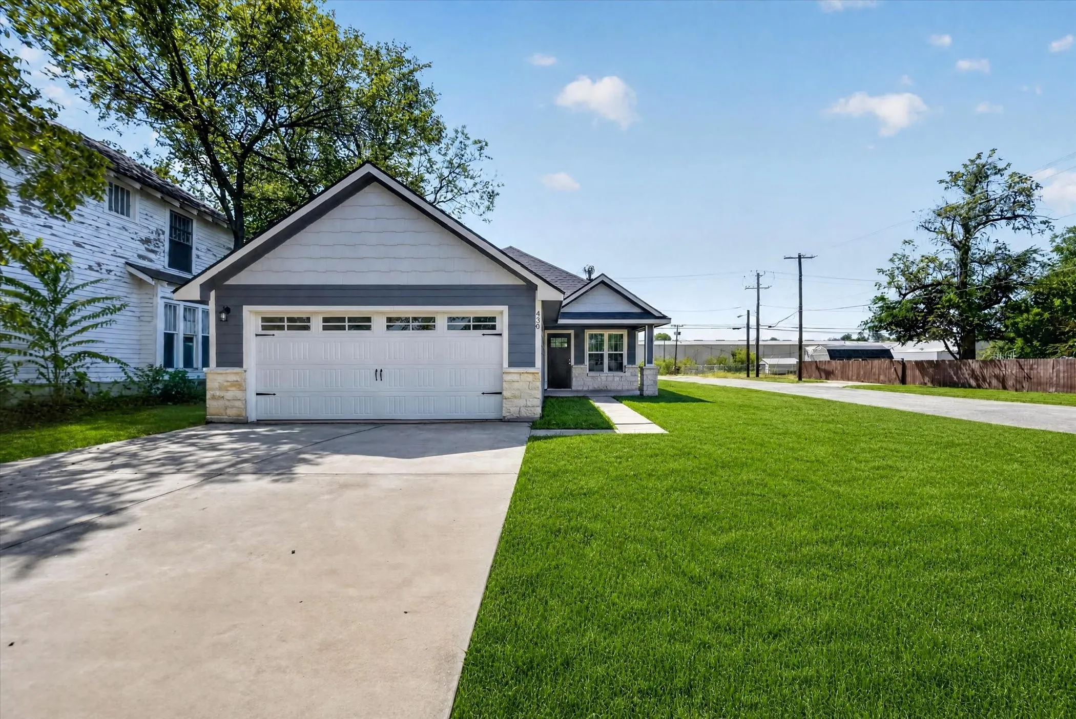 Single Family Residence For Rent