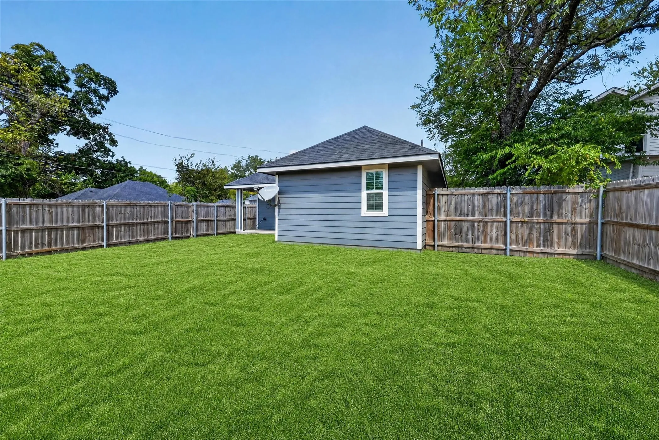 Single Family Residence For Rent in Grayson County , 430 W Morgan Street, Denison, Texas 75020, 3 Bedroom, 2 Bathroom, 2 Garage spaces, 1,407 Sqft, built in 2020, mls#21389830, Real Estate Agent in Denison, Homes For Rent in Grayson county, Homes For Rent in Denison, Realtor in Denison Texas, Real Estate Brokerage Independent Realty Texas, Luminita Cordes Realtor