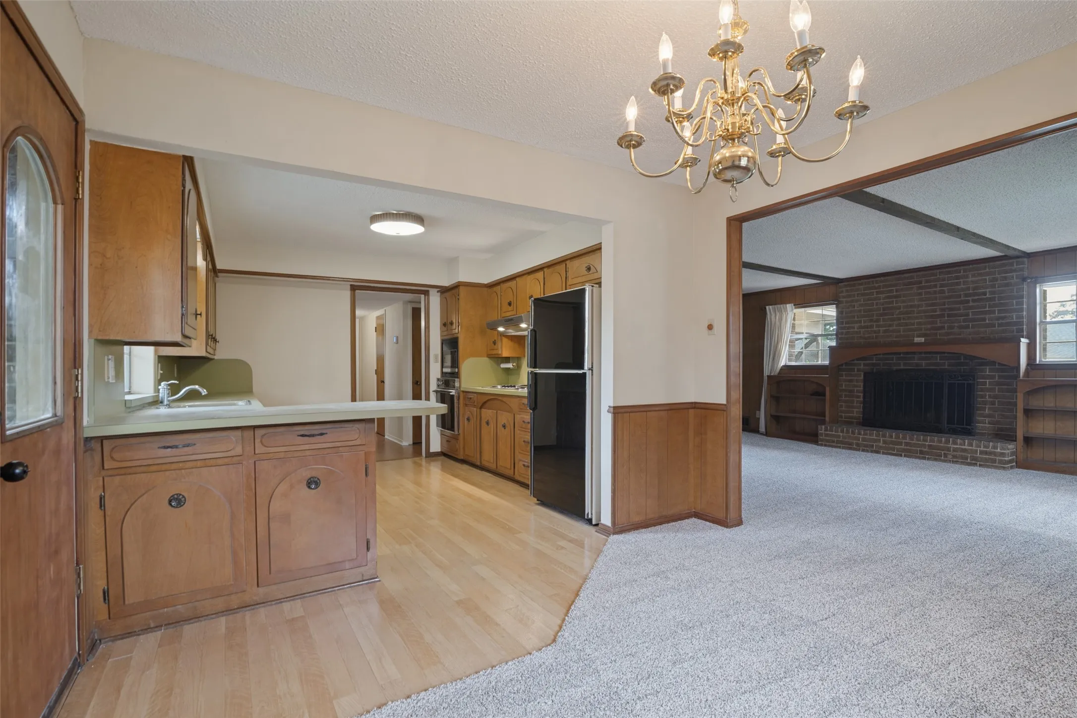 Single Family Residence For Sale in Dallas County , 1605 Clear Point Drive, Garland, Texas 75041, 3 Bedroom, 3 Bathroom, 2 Garage spaces, 2,105 Sqft, built in 1971, mls#21385642, Real Estate Agent in Garland, Homes For Sale in Dallas county, Homes For Sale in Garland, Realtor in Garland Texas, Real Estate Brokerage Independent Realty Texas, Luminita Cordes Realtor