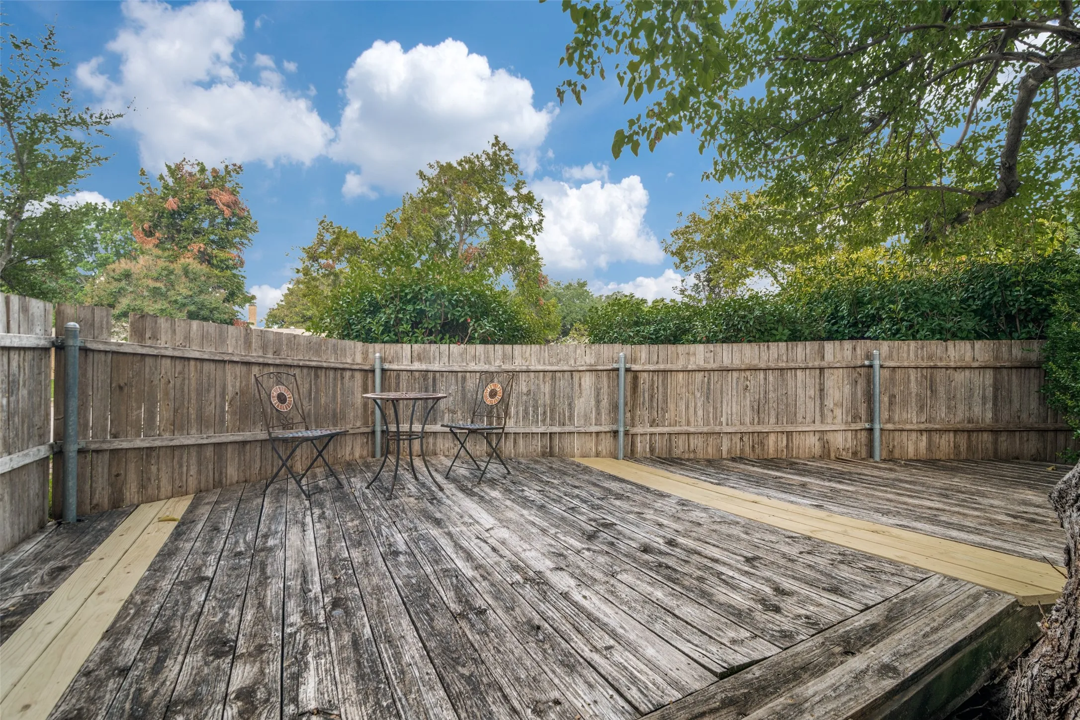 Single Family Residence For Sale in Dallas County , 1605 Clear Point Drive, Garland, Texas 75041, 3 Bedroom, 3 Bathroom, 2 Garage spaces, 2,105 Sqft, built in 1971, mls#21385642, Real Estate Agent in Garland, Homes For Sale in Dallas county, Homes For Sale in Garland, Realtor in Garland Texas, Real Estate Brokerage Independent Realty Texas, Luminita Cordes Realtor