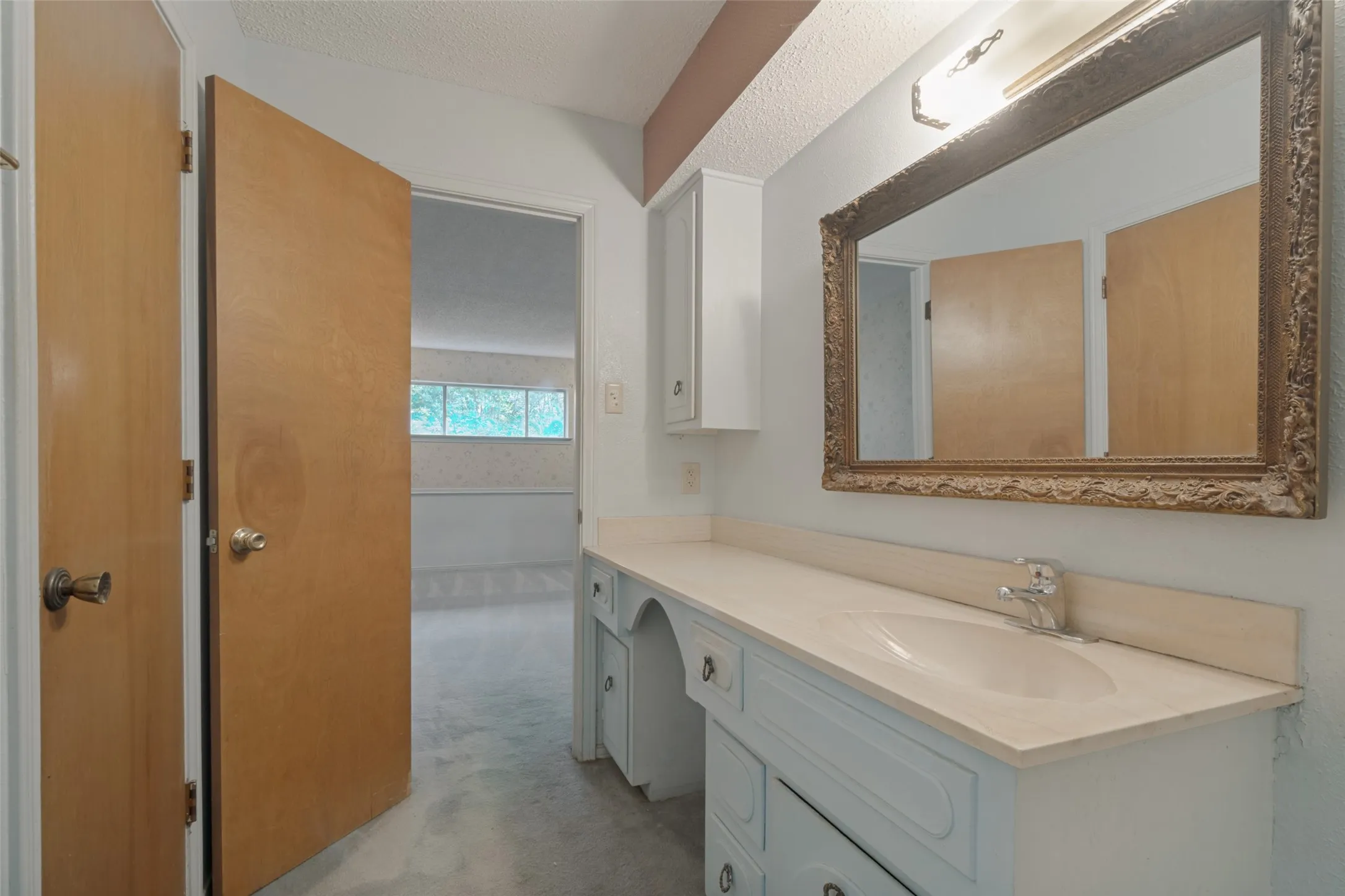 Single Family Residence For Sale in Dallas County , 1605 Clear Point Drive, Garland, Texas 75041, 3 Bedroom, 3 Bathroom, 2 Garage spaces, 2,105 Sqft, built in 1971, mls#21385642, Real Estate Agent in Garland, Homes For Sale in Dallas county, Homes For Sale in Garland, Realtor in Garland Texas, Real Estate Brokerage Independent Realty Texas, Luminita Cordes Realtor