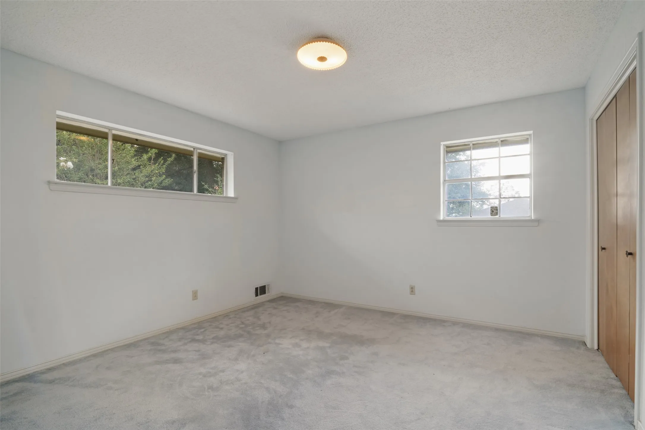 Single Family Residence For Sale in Dallas County , 1605 Clear Point Drive, Garland, Texas 75041, 3 Bedroom, 3 Bathroom, 2 Garage spaces, 2,105 Sqft, built in 1971, mls#21385642, Real Estate Agent in Garland, Homes For Sale in Dallas county, Homes For Sale in Garland, Realtor in Garland Texas, Real Estate Brokerage Independent Realty Texas, Luminita Cordes Realtor