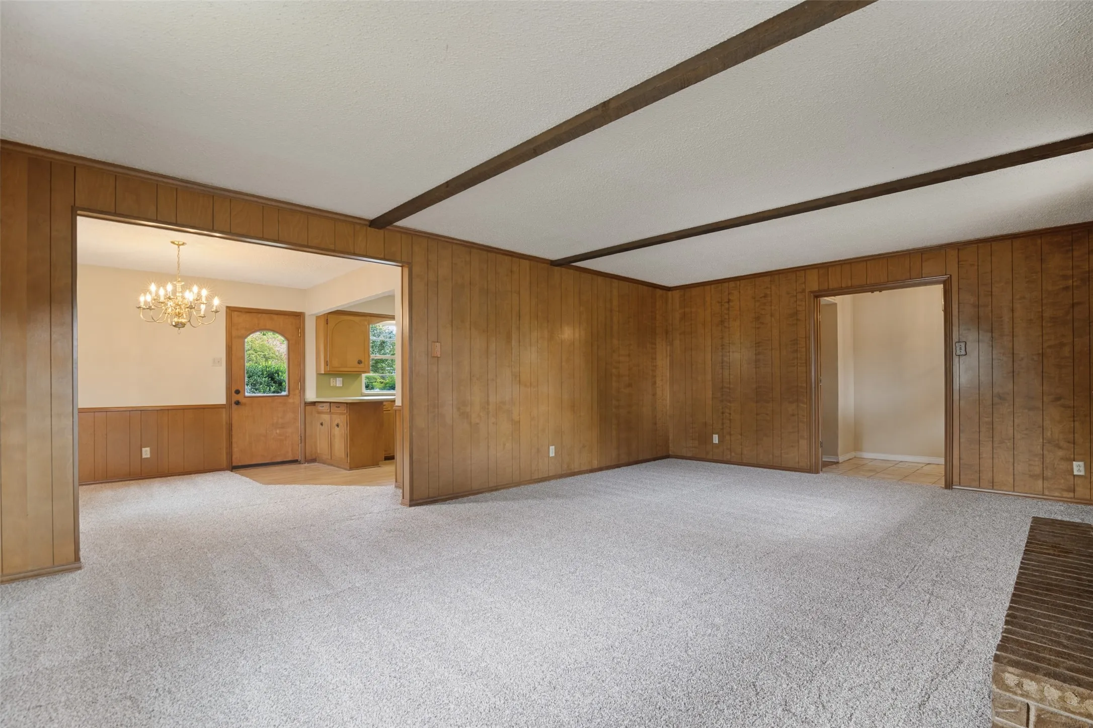 Single Family Residence For Sale in Dallas County , 1605 Clear Point Drive, Garland, Texas 75041, 3 Bedroom, 3 Bathroom, 2 Garage spaces, 2,105 Sqft, built in 1971, mls#21385642, Real Estate Agent in Garland, Homes For Sale in Dallas county, Homes For Sale in Garland, Realtor in Garland Texas, Real Estate Brokerage Independent Realty Texas, Luminita Cordes Realtor
