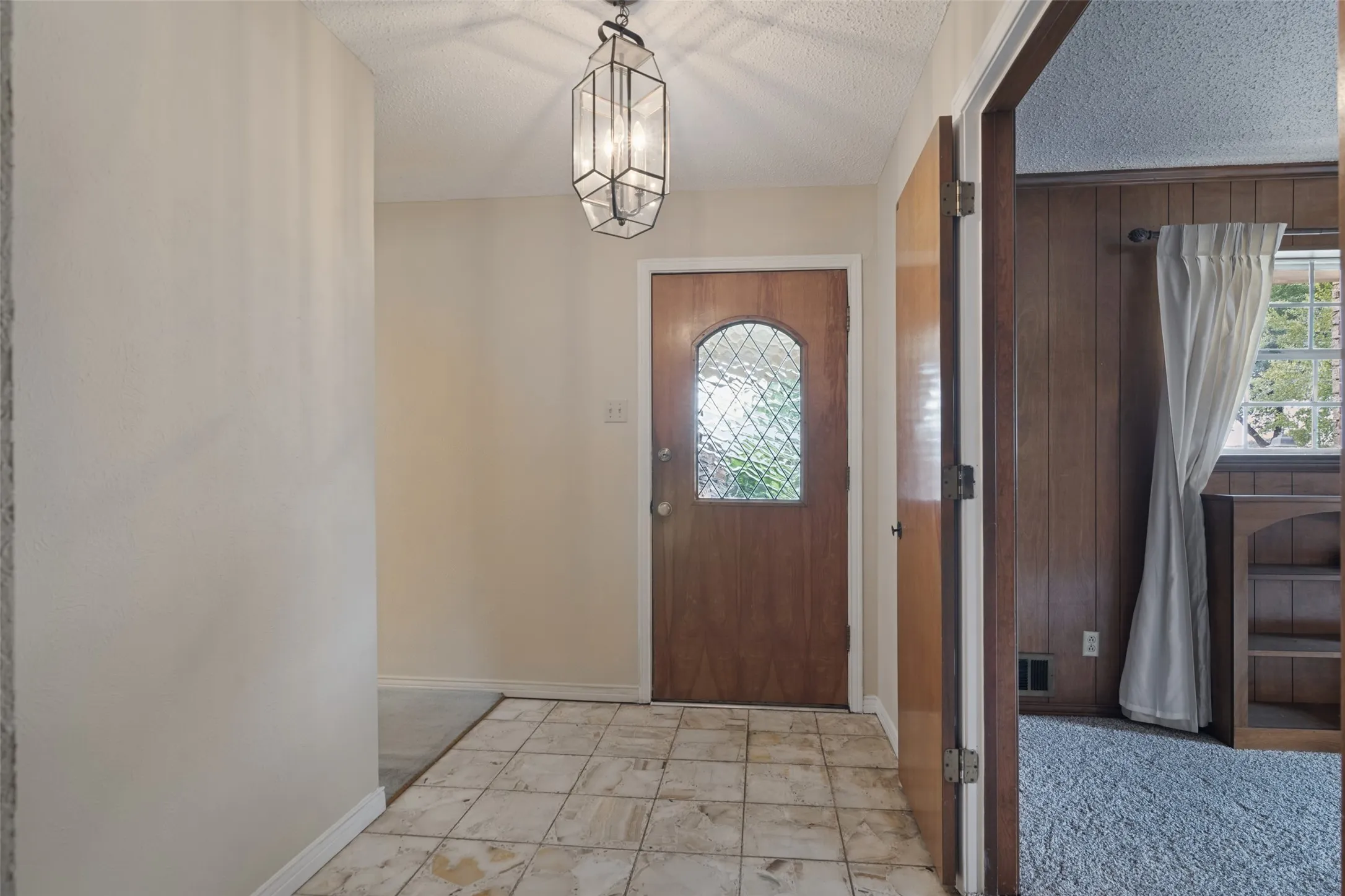Single Family Residence For Sale in Dallas County , 1605 Clear Point Drive, Garland, Texas 75041, 3 Bedroom, 3 Bathroom, 2 Garage spaces, 2,105 Sqft, built in 1971, mls#21385642, Real Estate Agent in Garland, Homes For Sale in Dallas county, Homes For Sale in Garland, Realtor in Garland Texas, Real Estate Brokerage Independent Realty Texas, Luminita Cordes Realtor