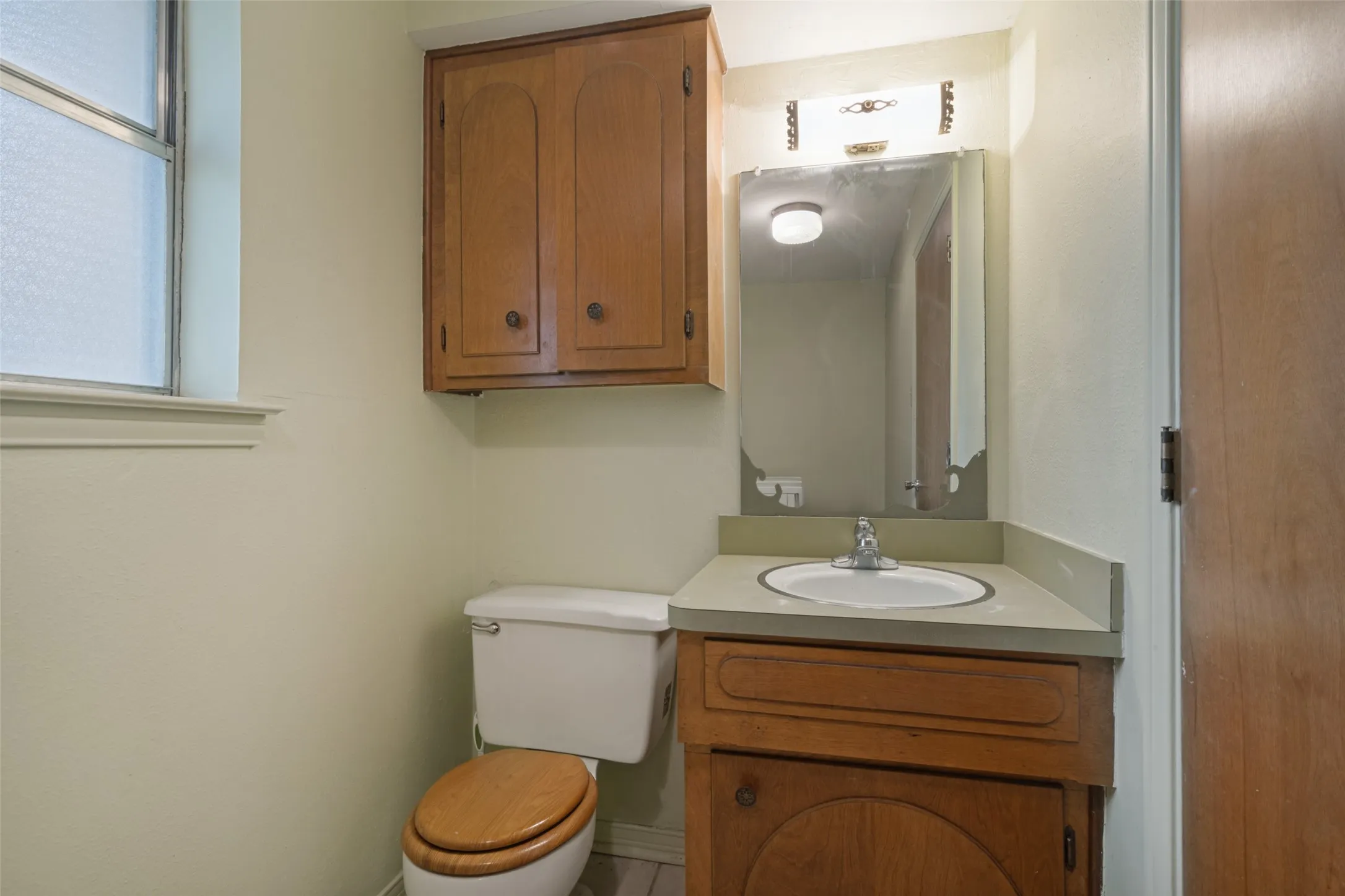 Single Family Residence For Sale in Dallas County , 1605 Clear Point Drive, Garland, Texas 75041, 3 Bedroom, 3 Bathroom, 2 Garage spaces, 2,105 Sqft, built in 1971, mls#21385642, Real Estate Agent in Garland, Homes For Sale in Dallas county, Homes For Sale in Garland, Realtor in Garland Texas, Real Estate Brokerage Independent Realty Texas, Luminita Cordes Realtor