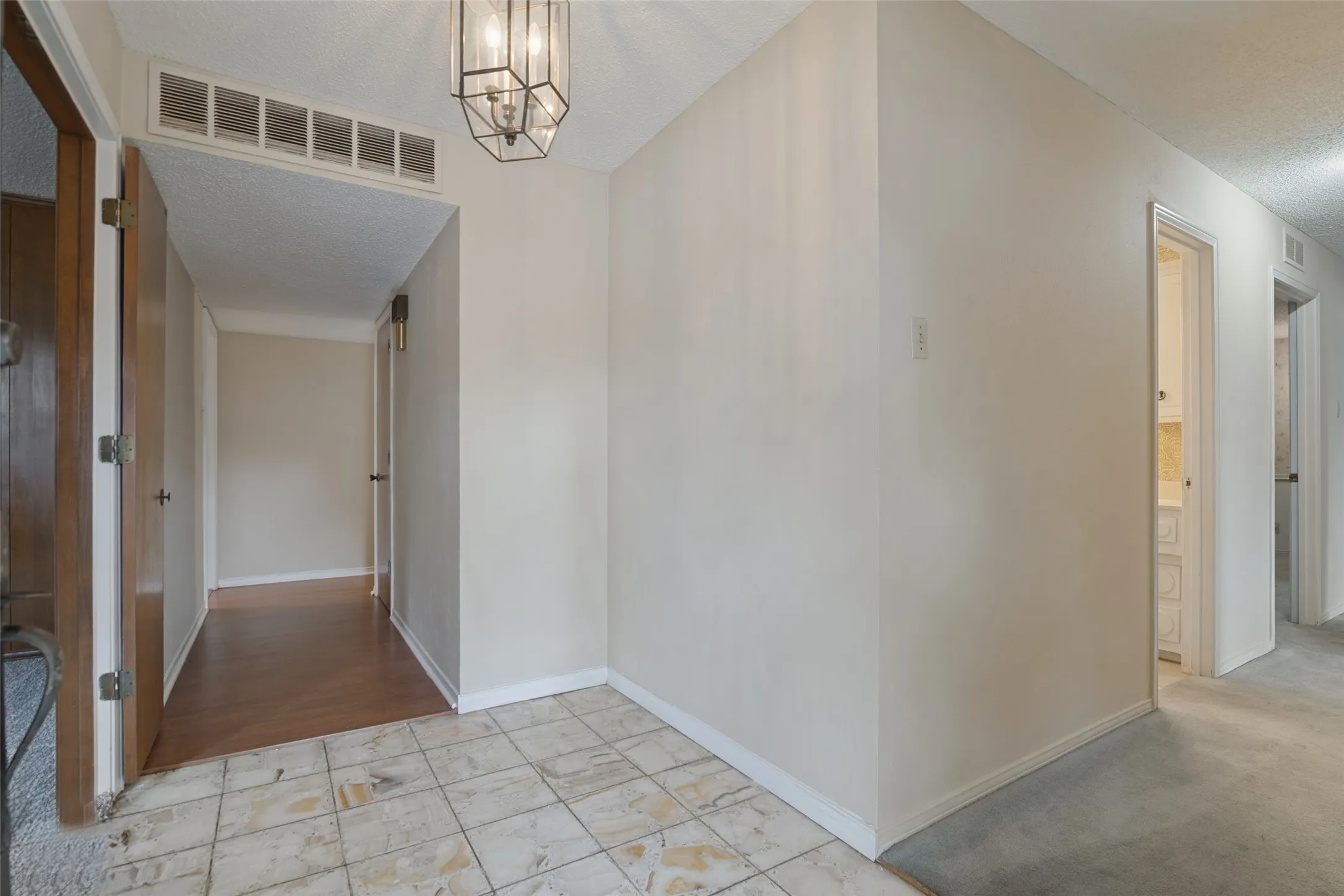 Single Family Residence For Sale in Dallas County , 1605 Clear Point Drive, Garland, Texas 75041, 3 Bedroom, 3 Bathroom, 2 Garage spaces, 2,105 Sqft, built in 1971, mls#21385642, Real Estate Agent in Garland, Homes For Sale in Dallas county, Homes For Sale in Garland, Realtor in Garland Texas, Real Estate Brokerage Independent Realty Texas, Luminita Cordes Realtor