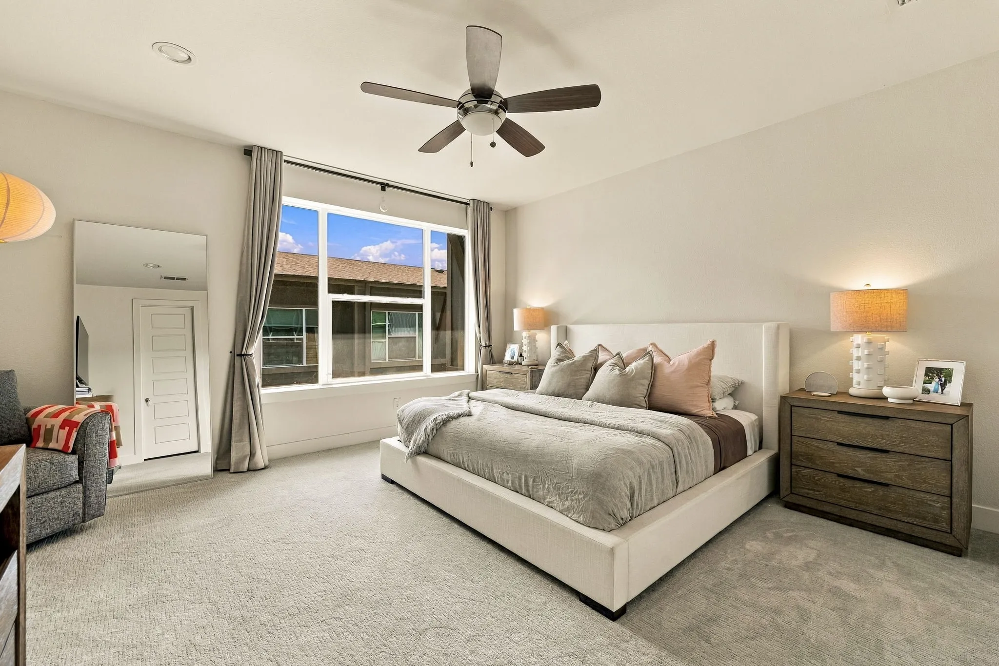 Townhouse For Sale in Dallas County , 2472 Thatcher Drive, Dallas, Texas 75206, 3 Bedroom, 4 Bathroom, 2 Garage spaces, 2,015 Sqft, built in 2014, mls#21389345, Real Estate Agent in Dallas, Homes For Sale in Dallas county, Homes For Sale in Dallas, Realtor in Dallas Texas, Real Estate Brokerage Independent Realty Texas, Luminita Cordes Realtor