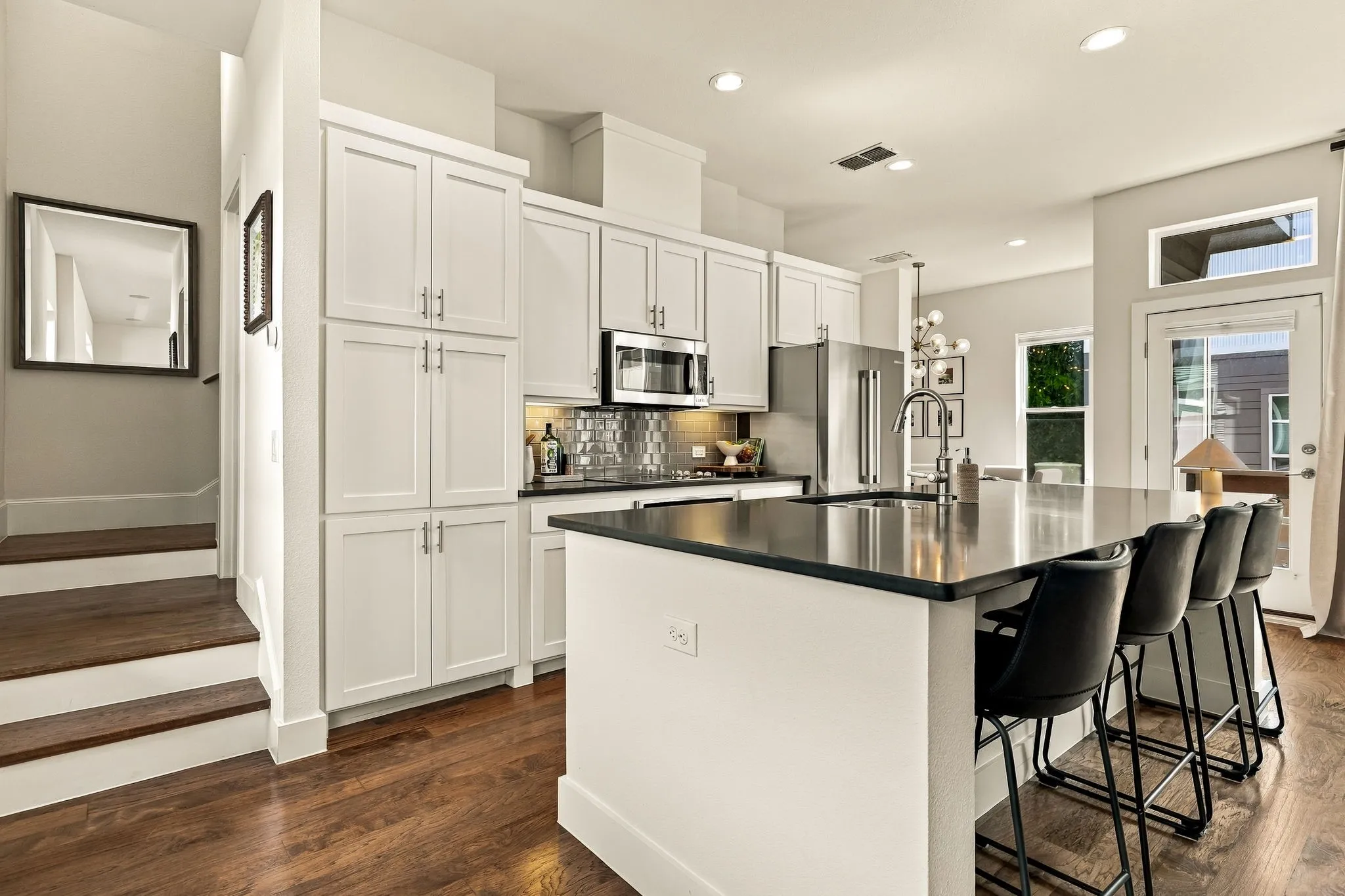 Townhouse For Sale in Dallas County , 2472 Thatcher Drive, Dallas, Texas 75206, 3 Bedroom, 4 Bathroom, 2 Garage spaces, 2,015 Sqft, built in 2014, mls#21389345, Real Estate Agent in Dallas, Homes For Sale in Dallas county, Homes For Sale in Dallas, Realtor in Dallas Texas, Real Estate Brokerage Independent Realty Texas, Luminita Cordes Realtor