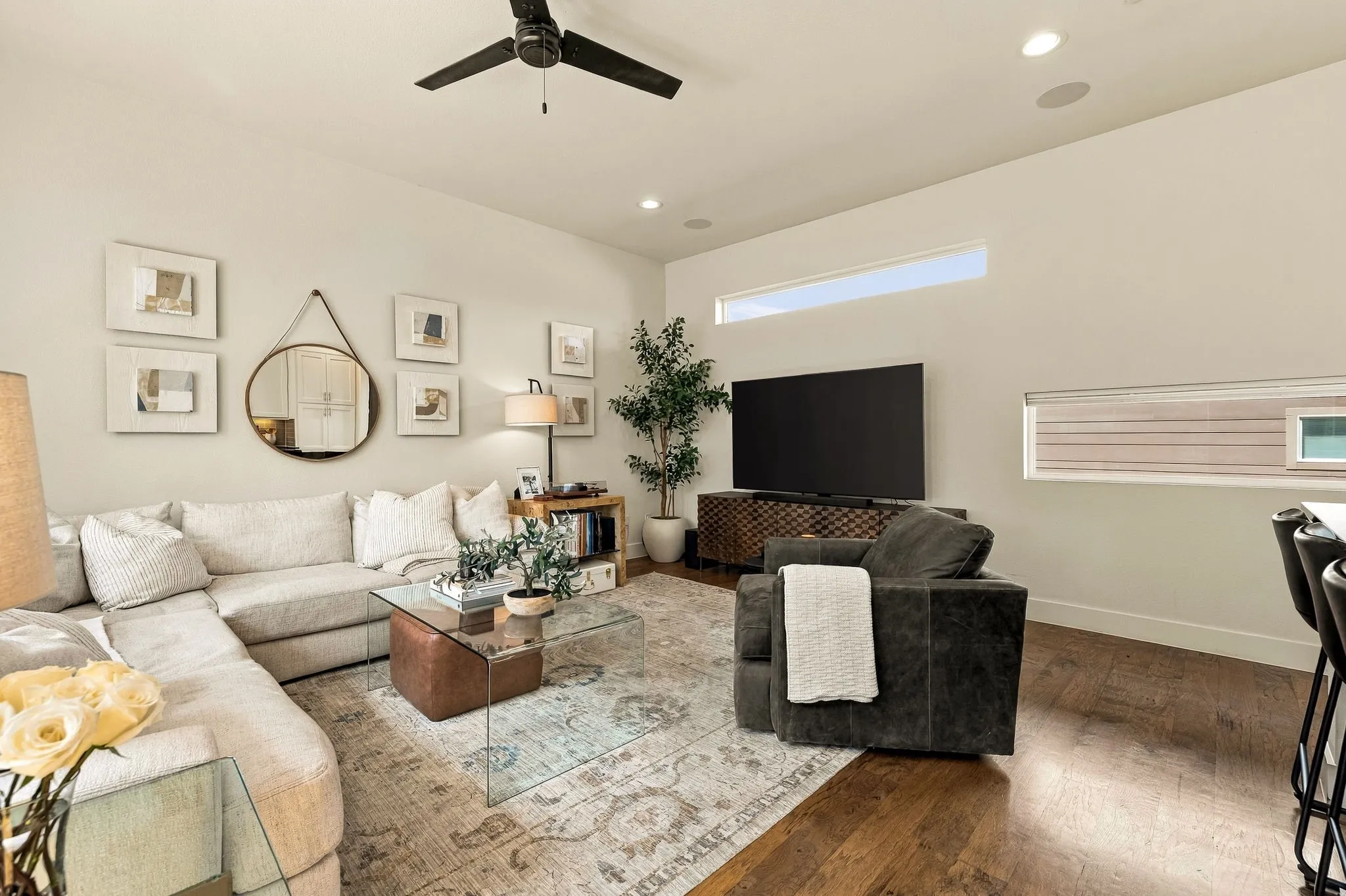 Townhouse For Sale in Dallas County , 2472 Thatcher Drive, Dallas, Texas 75206, 3 Bedroom, 4 Bathroom, 2 Garage spaces, 2,015 Sqft, built in 2014, mls#21389345, Real Estate Agent in Dallas, Homes For Sale in Dallas county, Homes For Sale in Dallas, Realtor in Dallas Texas, Real Estate Brokerage Independent Realty Texas, Luminita Cordes Realtor