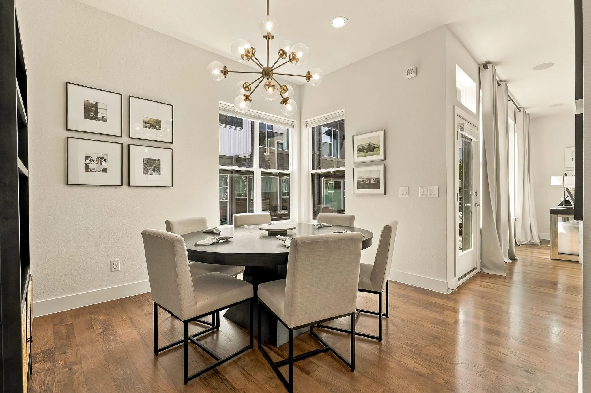 Townhouse For Sale in Dallas County , 2472 Thatcher Drive, Dallas, Texas 75206, 3 Bedroom, 4 Bathroom, 2 Garage spaces, 2,015 Sqft, built in 2014, mls#21389345, Real Estate Agent in Dallas, Homes For Sale in Dallas county, Homes For Sale in Dallas, Realtor in Dallas Texas, Real Estate Brokerage Independent Realty Texas, Luminita Cordes Realtor
