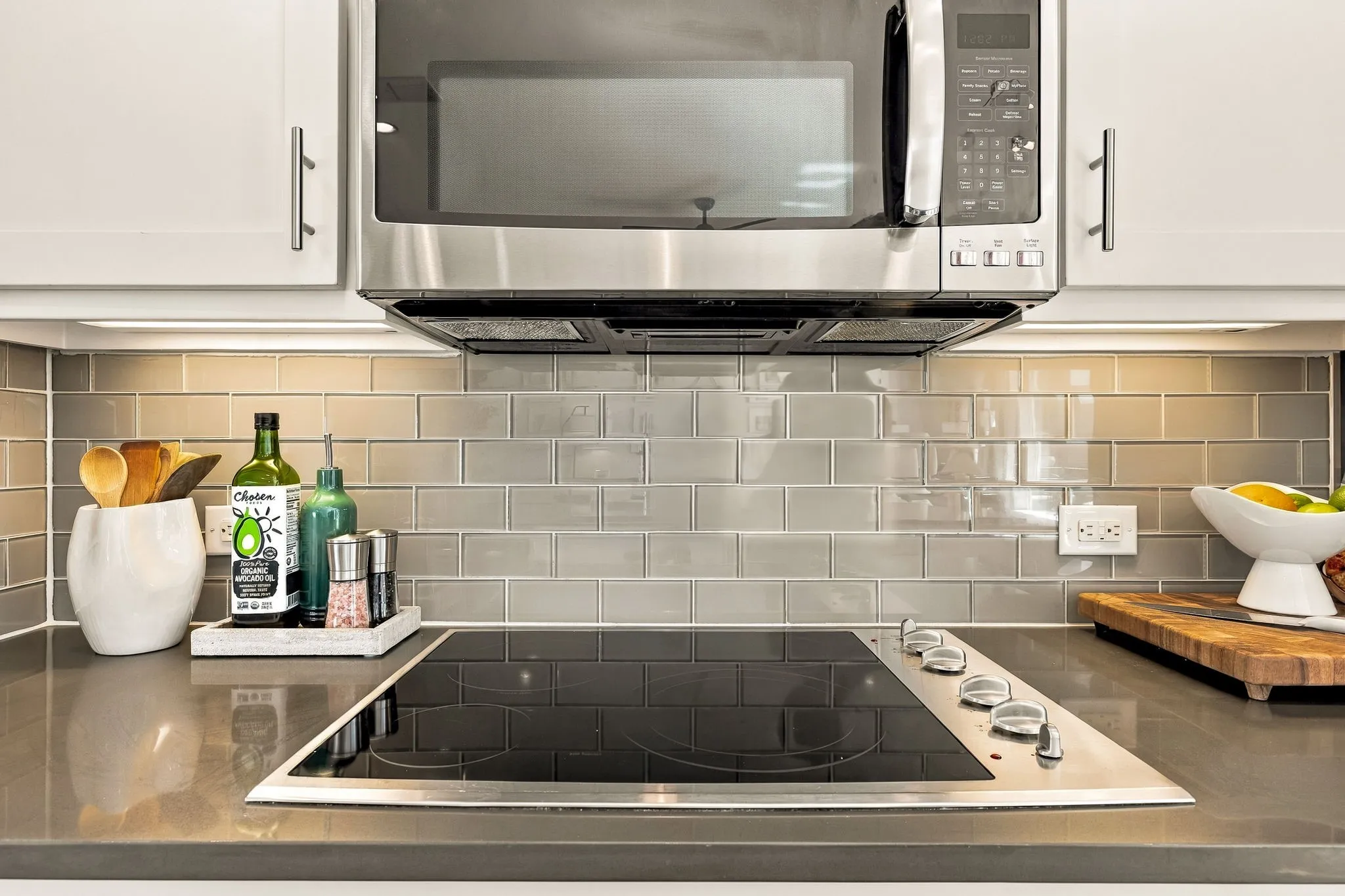 Townhouse For Sale in Dallas County , 2472 Thatcher Drive, Dallas, Texas 75206, 3 Bedroom, 4 Bathroom, 2 Garage spaces, 2,015 Sqft, built in 2014, mls#21389345, Real Estate Agent in Dallas, Homes For Sale in Dallas county, Homes For Sale in Dallas, Realtor in Dallas Texas, Real Estate Brokerage Independent Realty Texas, Luminita Cordes Realtor