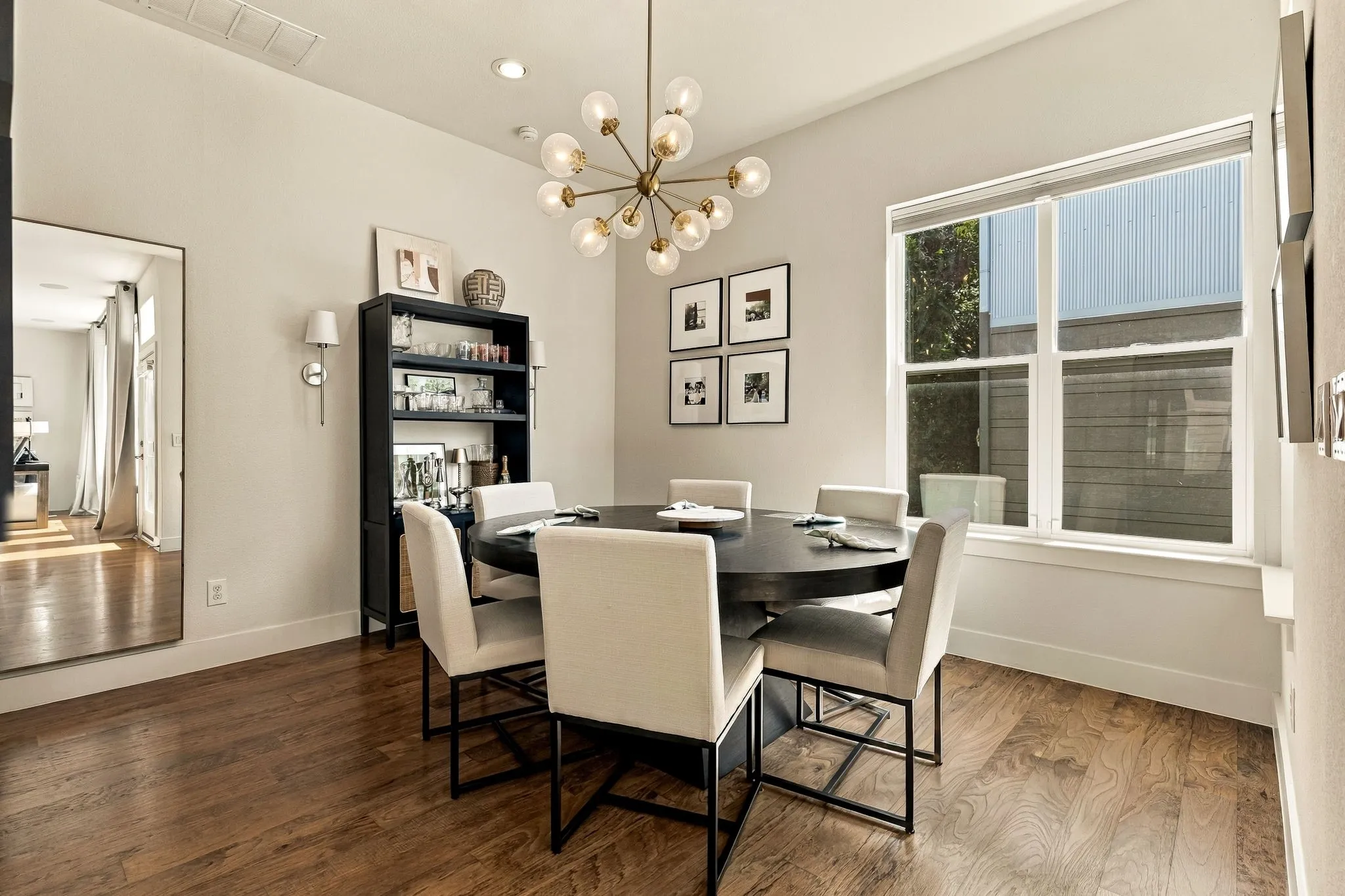 Townhouse For Sale in Dallas County , 2472 Thatcher Drive, Dallas, Texas 75206, 3 Bedroom, 4 Bathroom, 2 Garage spaces, 2,015 Sqft, built in 2014, mls#21389345, Real Estate Agent in Dallas, Homes For Sale in Dallas county, Homes For Sale in Dallas, Realtor in Dallas Texas, Real Estate Brokerage Independent Realty Texas, Luminita Cordes Realtor
