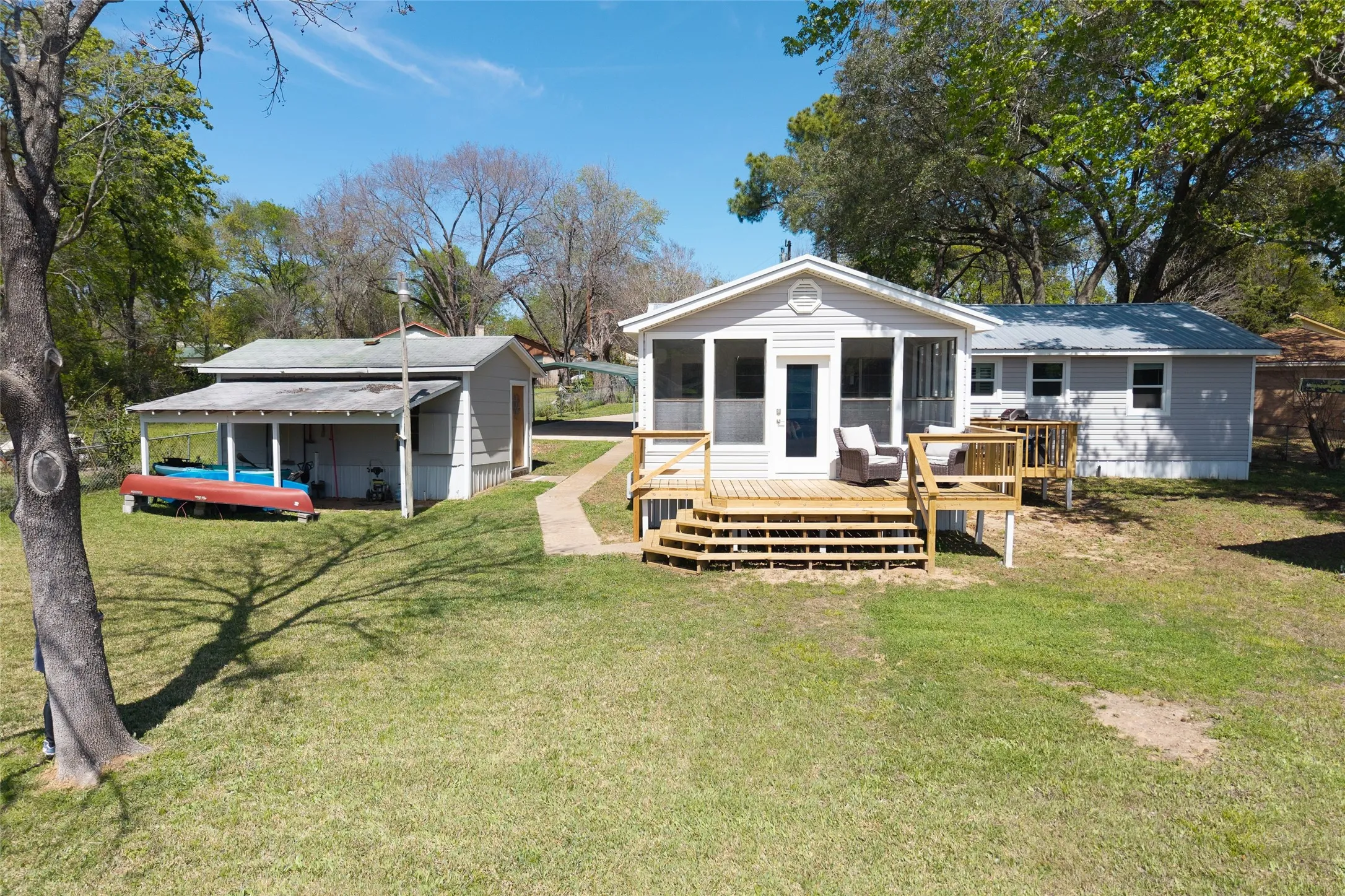 Single Family Residence For Sale in Henderson County , 117 Joy Lane, Gun Barrel City, Texas 75156, 3 Bedroom, 2 Bathroom, Garage spaces, 1,630 Sqft, built in 0, mls#21390175, Real Estate Agent in Gun Barrel City, Homes For Sale in Henderson county, Homes For Sale in Gun Barrel City, Realtor in Gun Barrel City Texas, Real Estate Brokerage Independent Realty Texas, Luminita Cordes Realtor