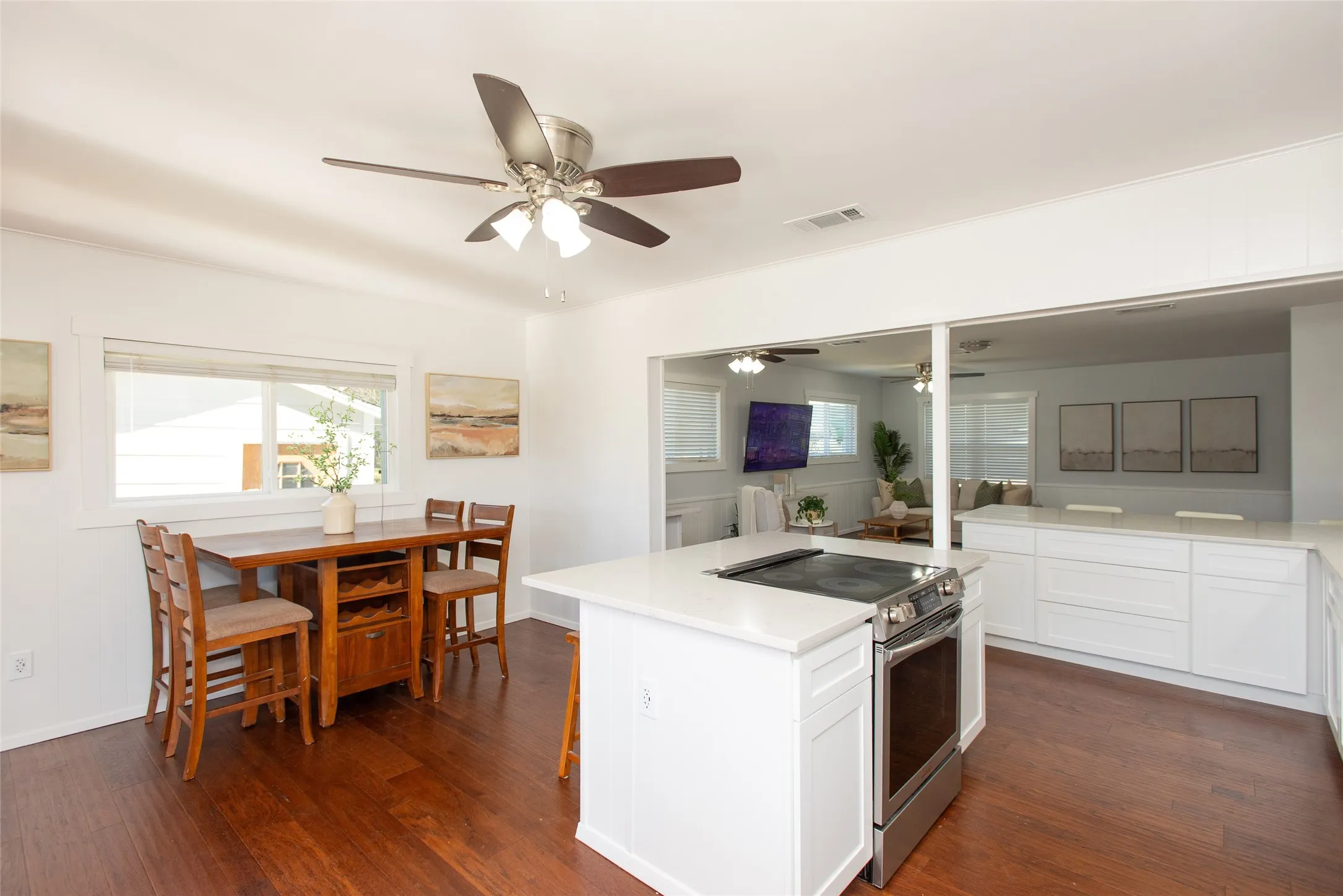 Single Family Residence For Sale in Henderson County , 117 Joy Lane, Gun Barrel City, Texas 75156, 3 Bedroom, 2 Bathroom, Garage spaces, 1,630 Sqft, built in 0, mls#21390175, Real Estate Agent in Gun Barrel City, Homes For Sale in Henderson county, Homes For Sale in Gun Barrel City, Realtor in Gun Barrel City Texas, Real Estate Brokerage Independent Realty Texas, Luminita Cordes Realtor