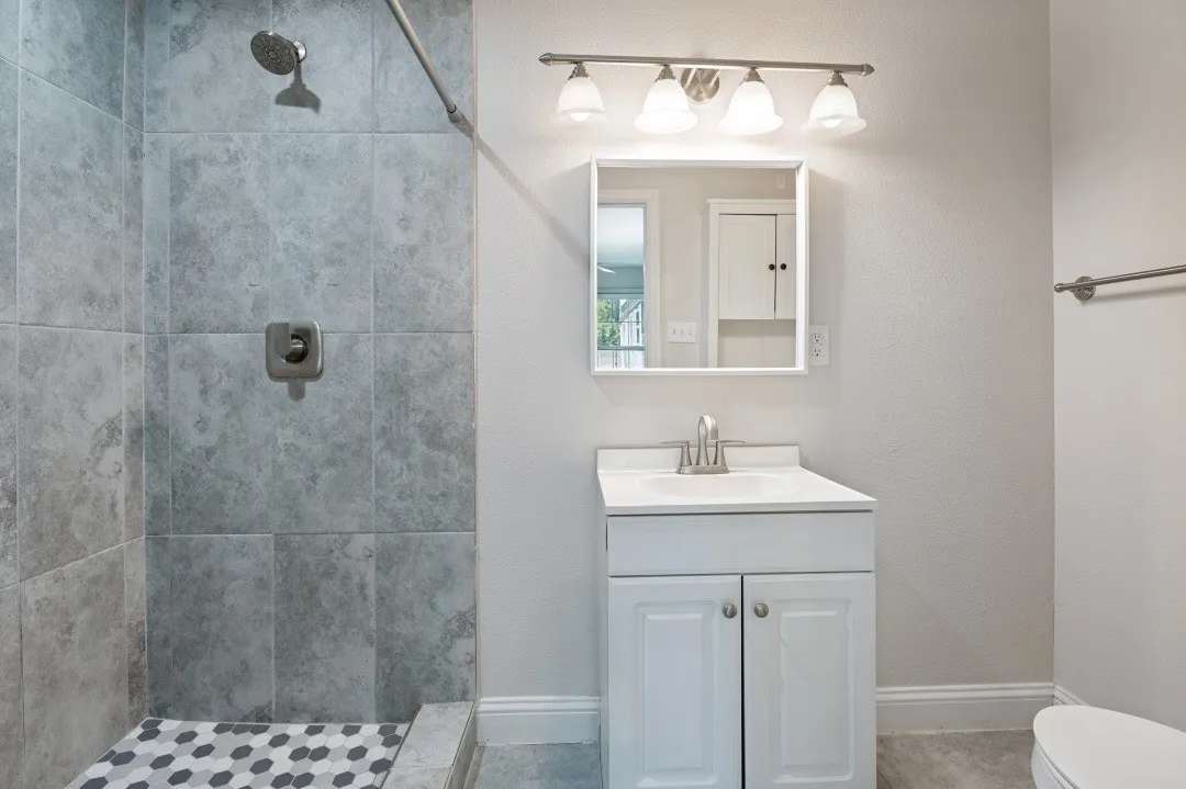 Single Family Residence For Rent in Dallas County , 2744 Catherine Street, Dallas, Texas 75211, 3 Bedroom, 3 Bathroom, Garage spaces, 1,565 Sqft, built in 1927, mls#21387454, Real Estate Agent in Dallas, Homes For Rent in Dallas county, Homes For Rent in Dallas, Realtor in Dallas Texas, Real Estate Brokerage Independent Realty Texas, Luminita Cordes Realtor