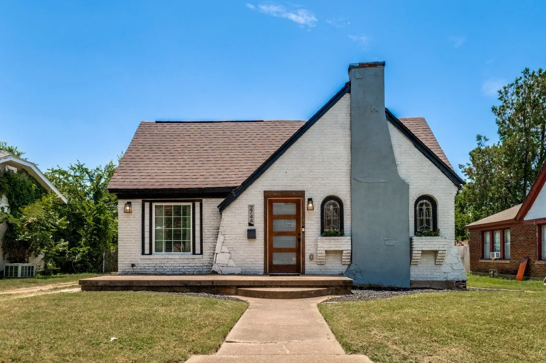 Single Family Residence For Rent in Dallas County , 2744 Catherine Street, Dallas, Texas 75211, 3 Bedroom, 3 Bathroom, Garage spaces, 1,565 Sqft, built in 1927, mls#21387454, Real Estate Agent in Dallas, Homes For Rent in Dallas county, Homes For Rent in Dallas, Realtor in Dallas Texas, Real Estate Brokerage Independent Realty Texas, Luminita Cordes Realtor
