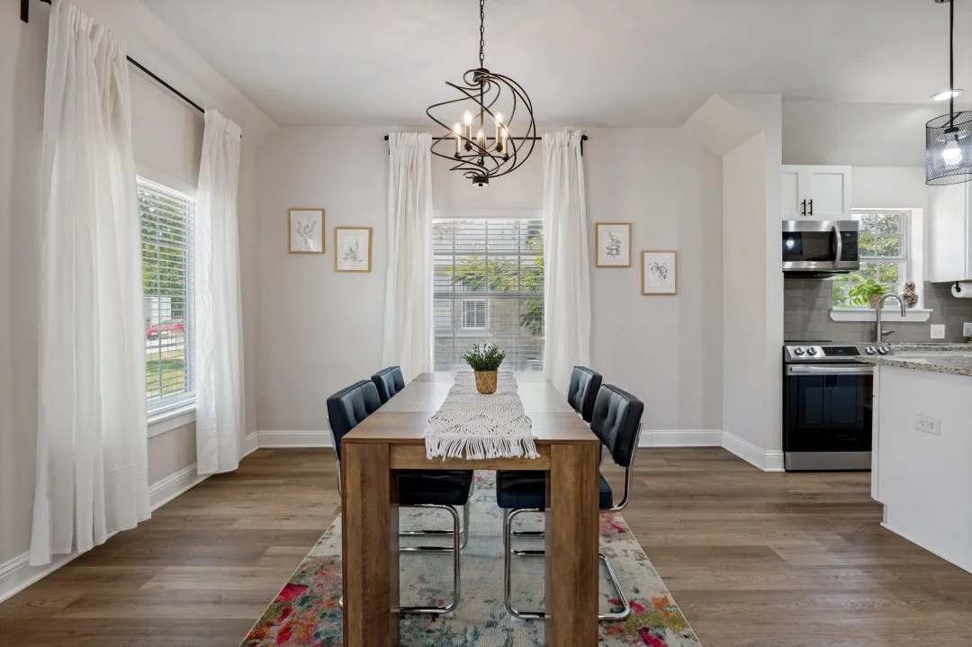 Single Family Residence For Rent in Dallas County , 2744 Catherine Street, Dallas, Texas 75211, 3 Bedroom, 3 Bathroom, Garage spaces, 1,565 Sqft, built in 1927, mls#21387454, Real Estate Agent in Dallas, Homes For Rent in Dallas county, Homes For Rent in Dallas, Realtor in Dallas Texas, Real Estate Brokerage Independent Realty Texas, Luminita Cordes Realtor