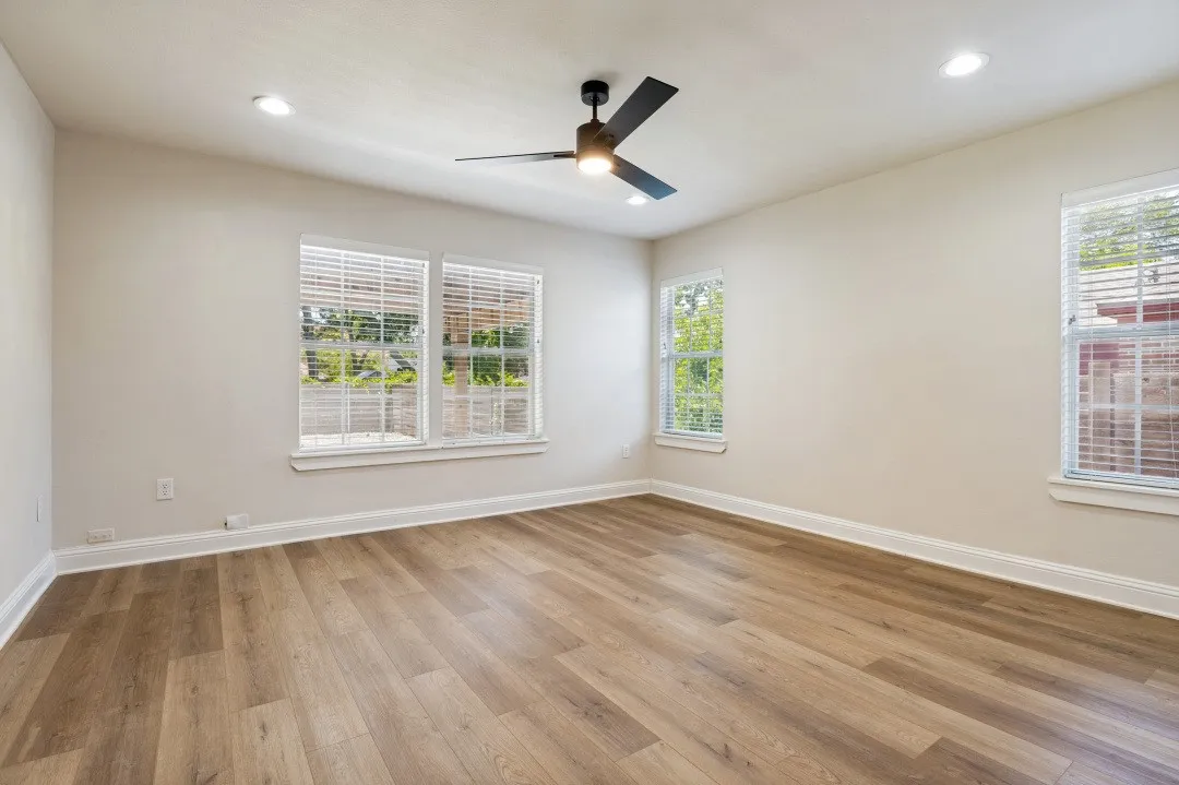 Single Family Residence For Rent in Dallas County , 2744 Catherine Street, Dallas, Texas 75211, 3 Bedroom, 3 Bathroom, Garage spaces, 1,565 Sqft, built in 1927, mls#21387454, Real Estate Agent in Dallas, Homes For Rent in Dallas county, Homes For Rent in Dallas, Realtor in Dallas Texas, Real Estate Brokerage Independent Realty Texas, Luminita Cordes Realtor